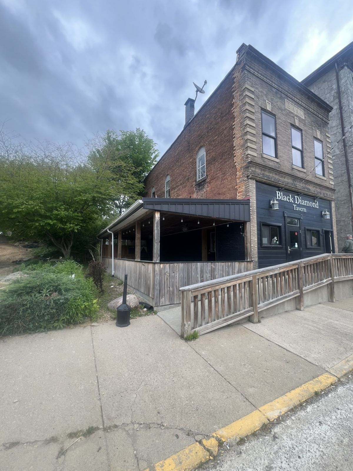 106 W Main St Property Photo 1