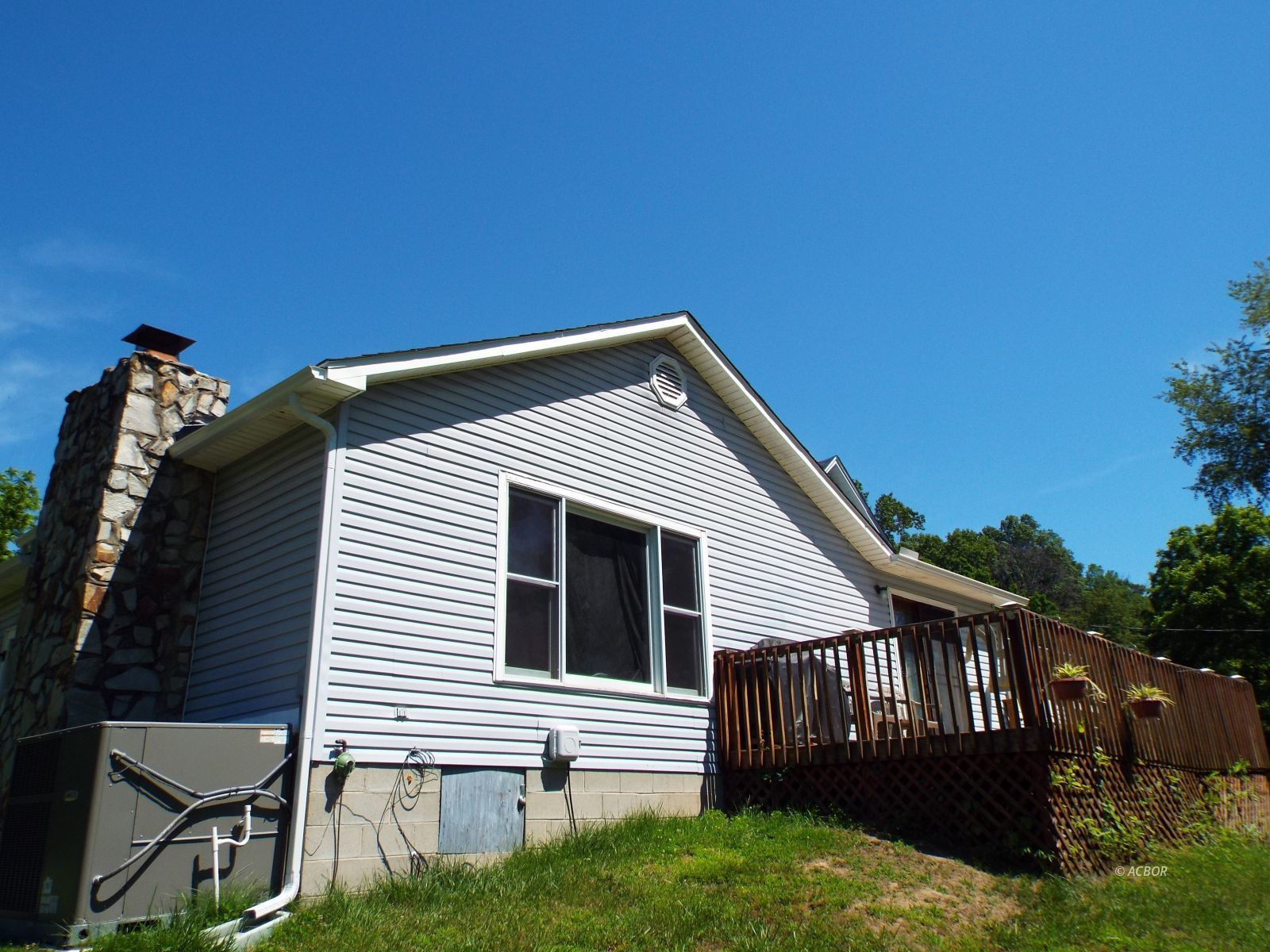 2964 Tick Ridge Rd Property Photo 2