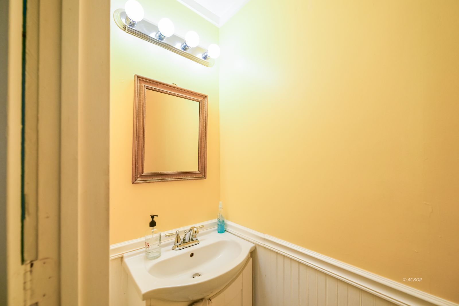 133 W Washington St Property Photo 8