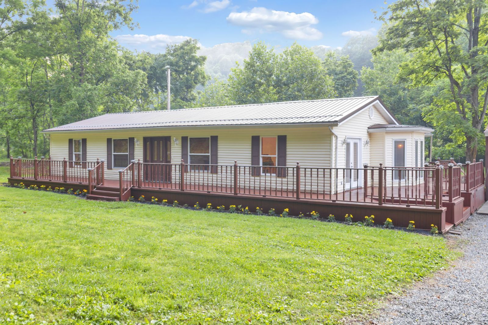 22529 Conrad Rd Property Photo 1