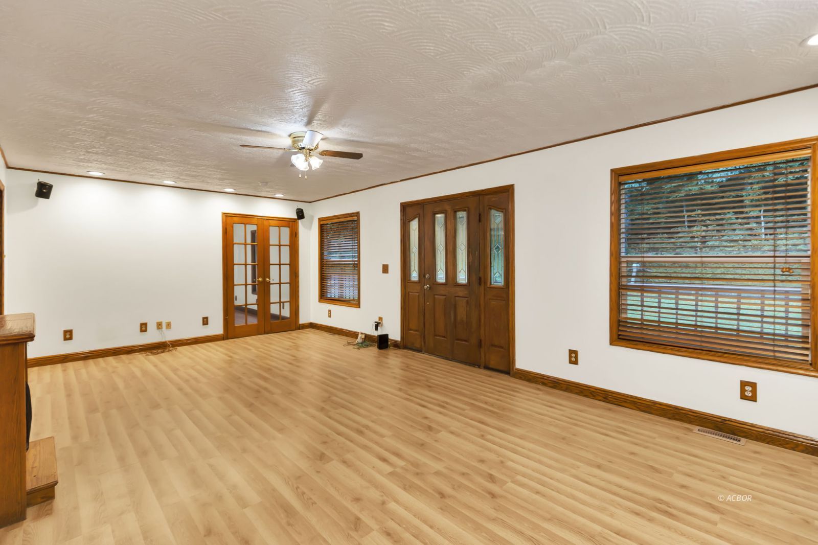 22529 Conrad Rd Property Photo 5