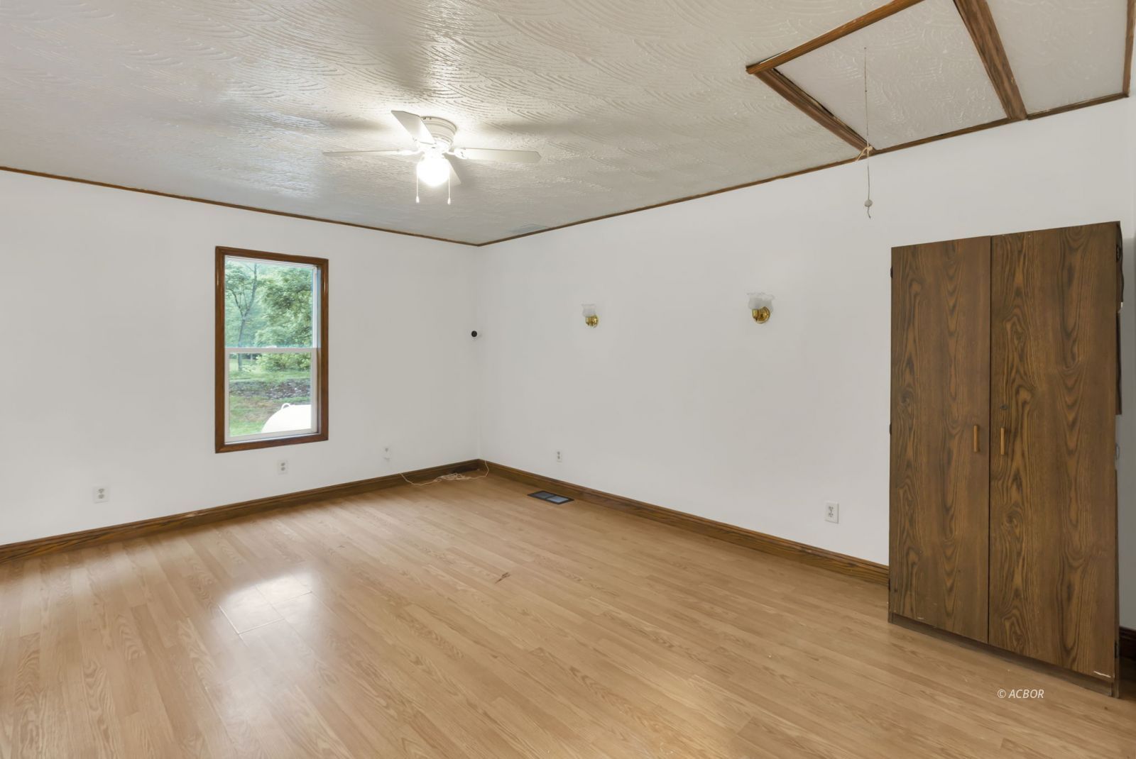 22529 Conrad Rd Property Photo 9