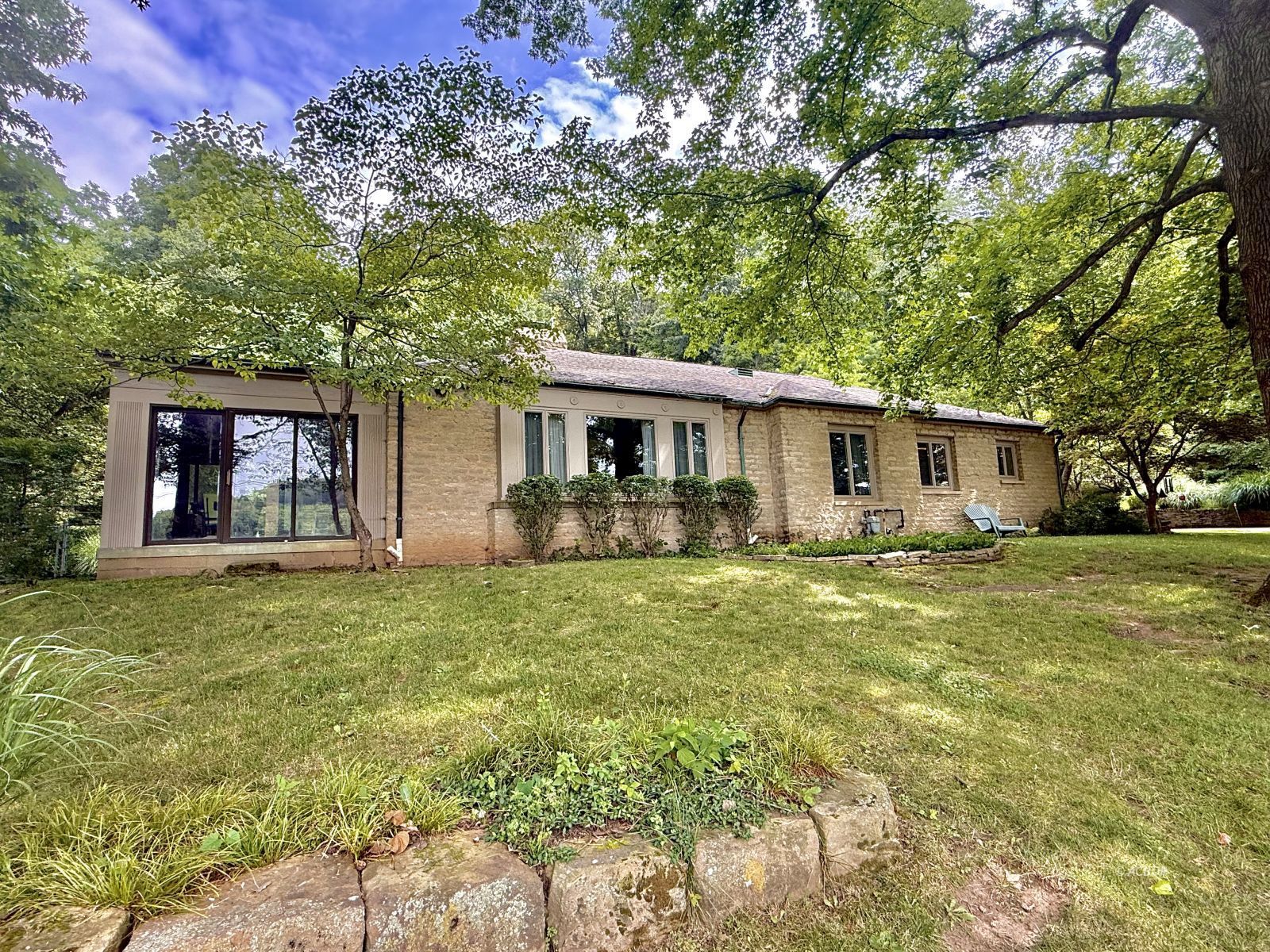 1071 Granville Pike Property Photo 1