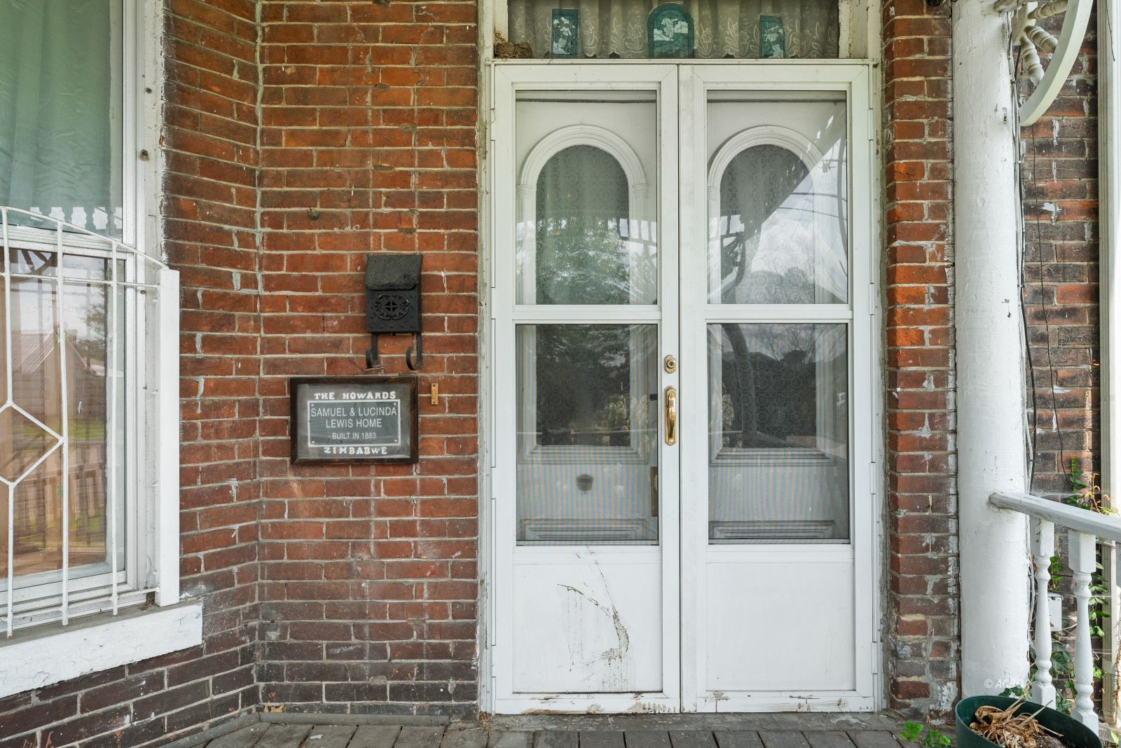 906 Fourth Ave Property Photo 5