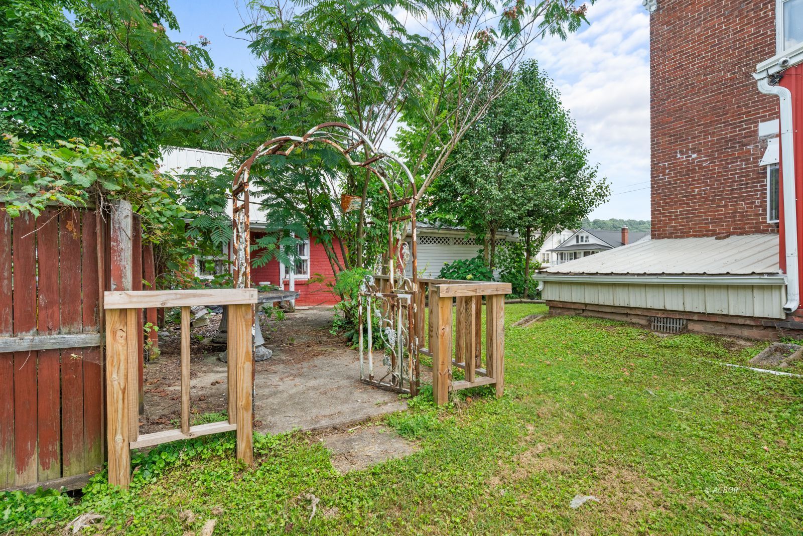 906 Fourth Ave Property Photo 42
