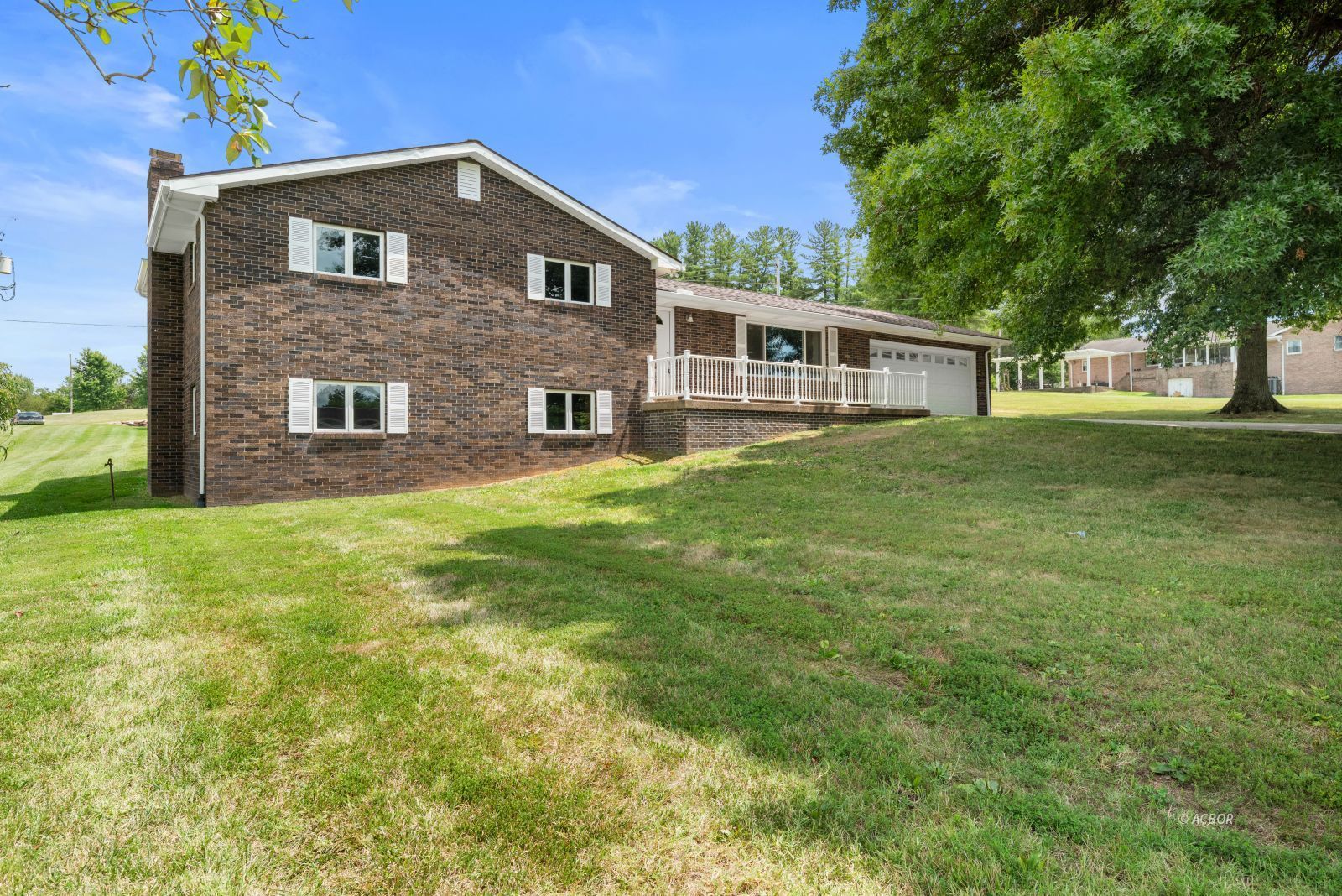 76 Debbie Dr Property Photo 6