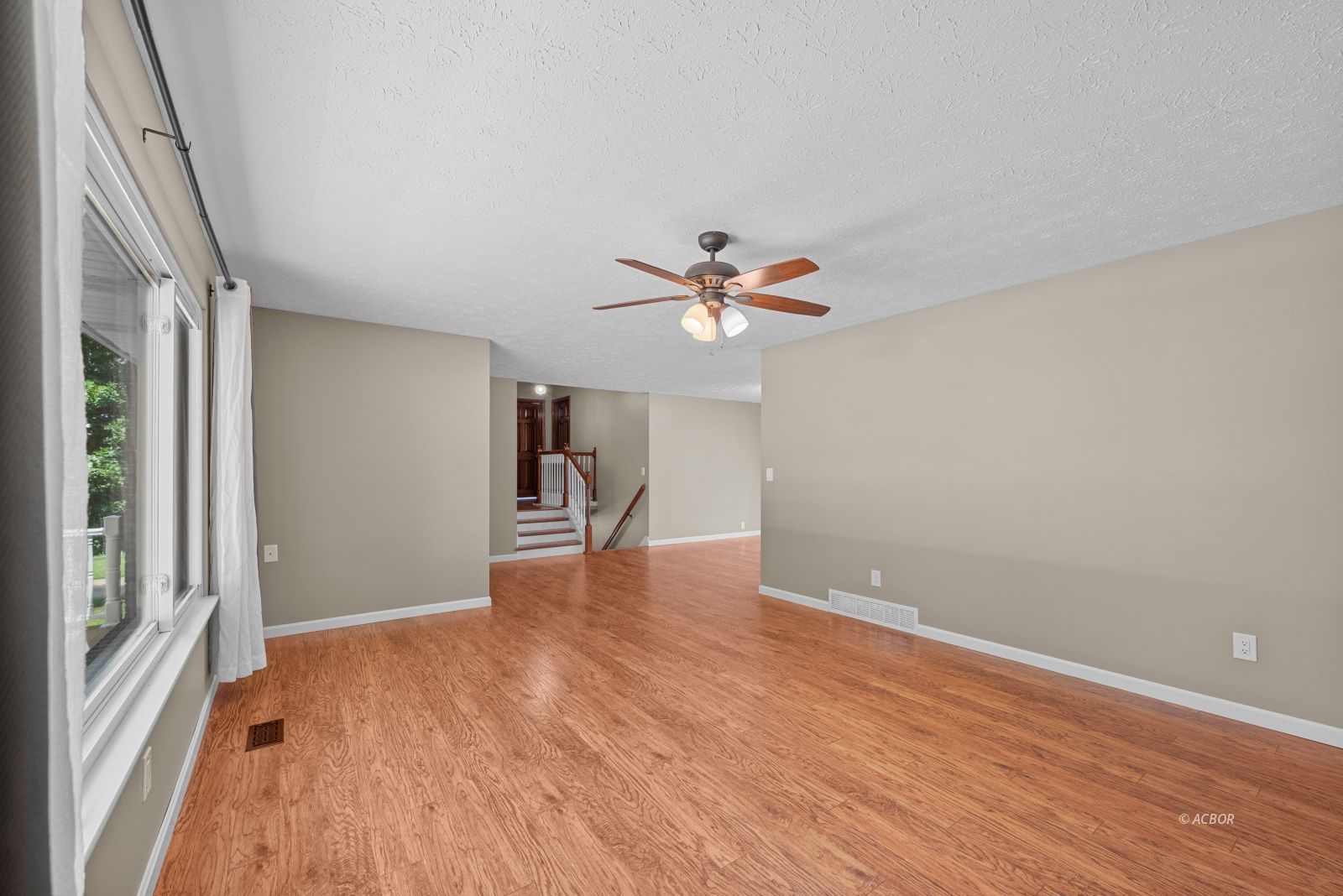 76 Debbie Dr Property Photo 10