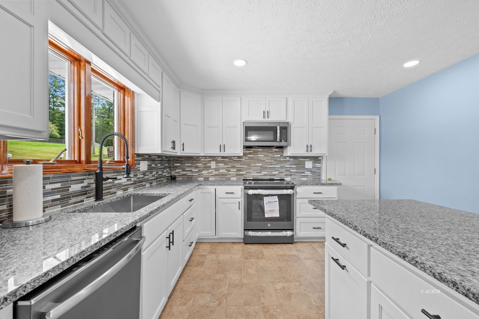 76 Debbie Dr Property Photo 12