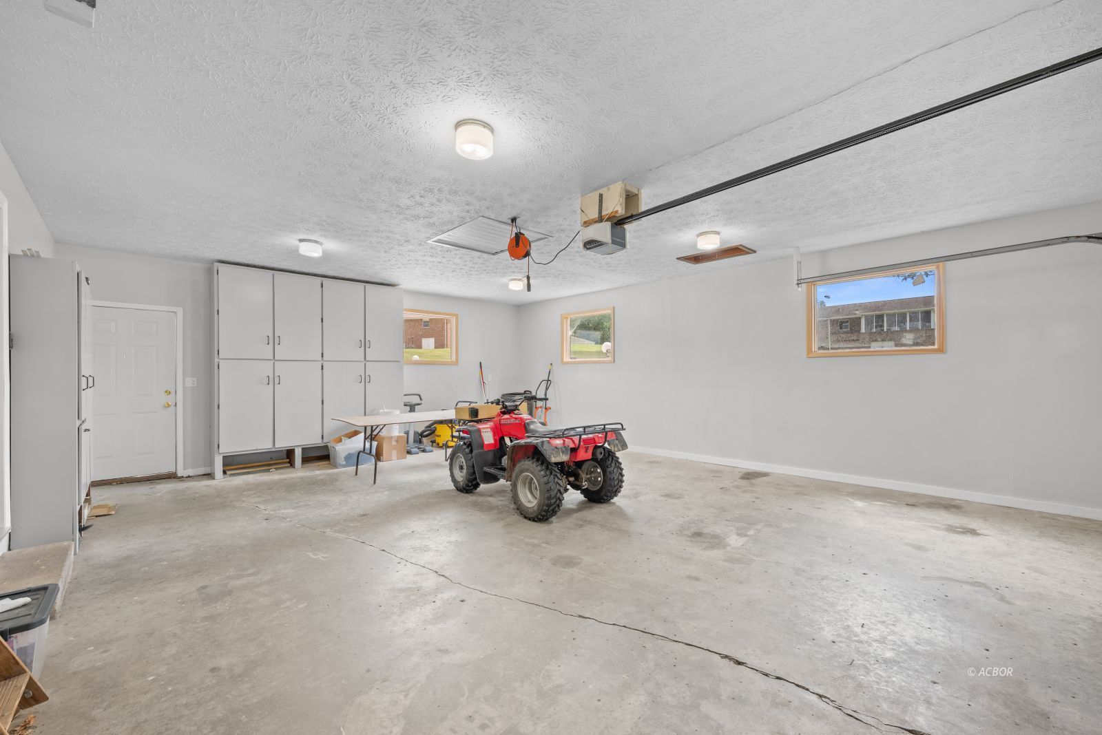 76 Debbie Dr Property Photo 32