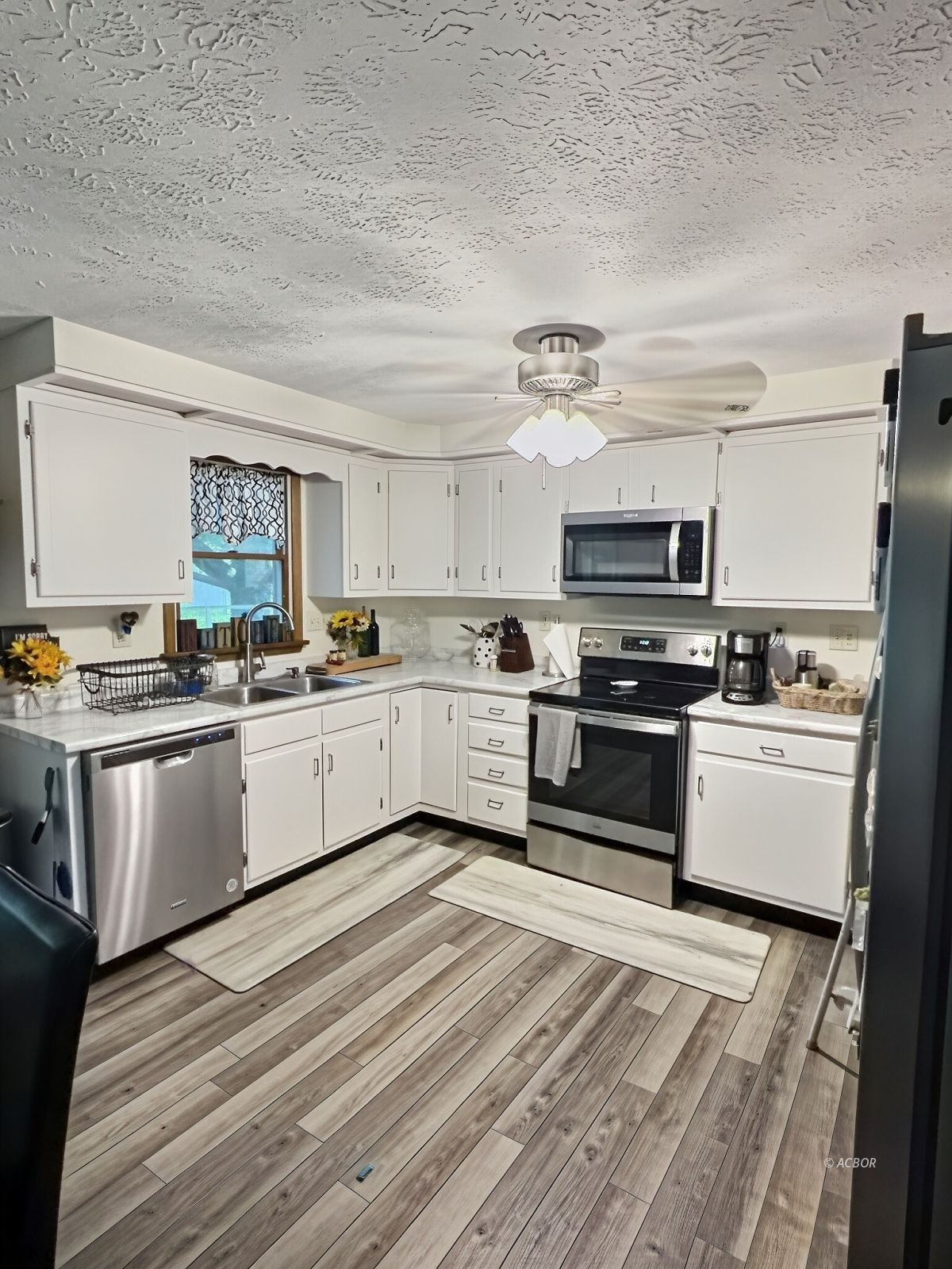 85 E First St Property Photo 6