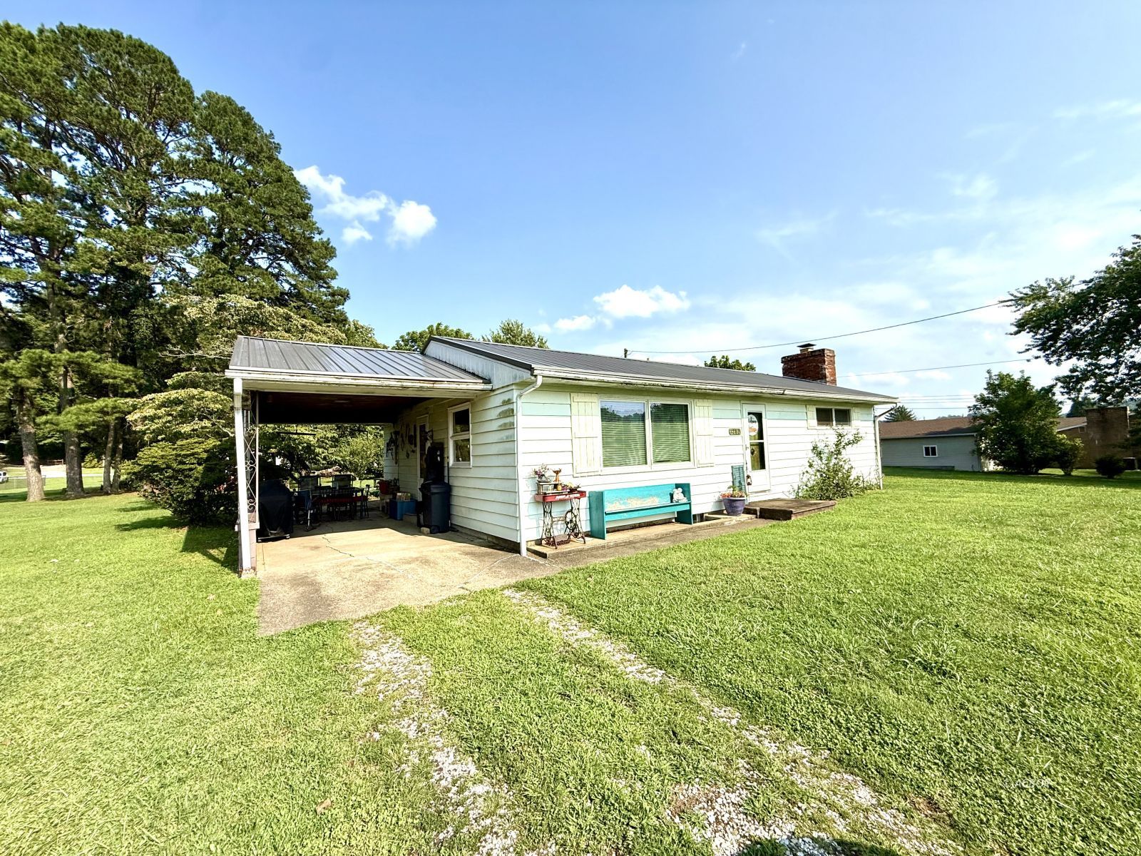 1282 Carleton St