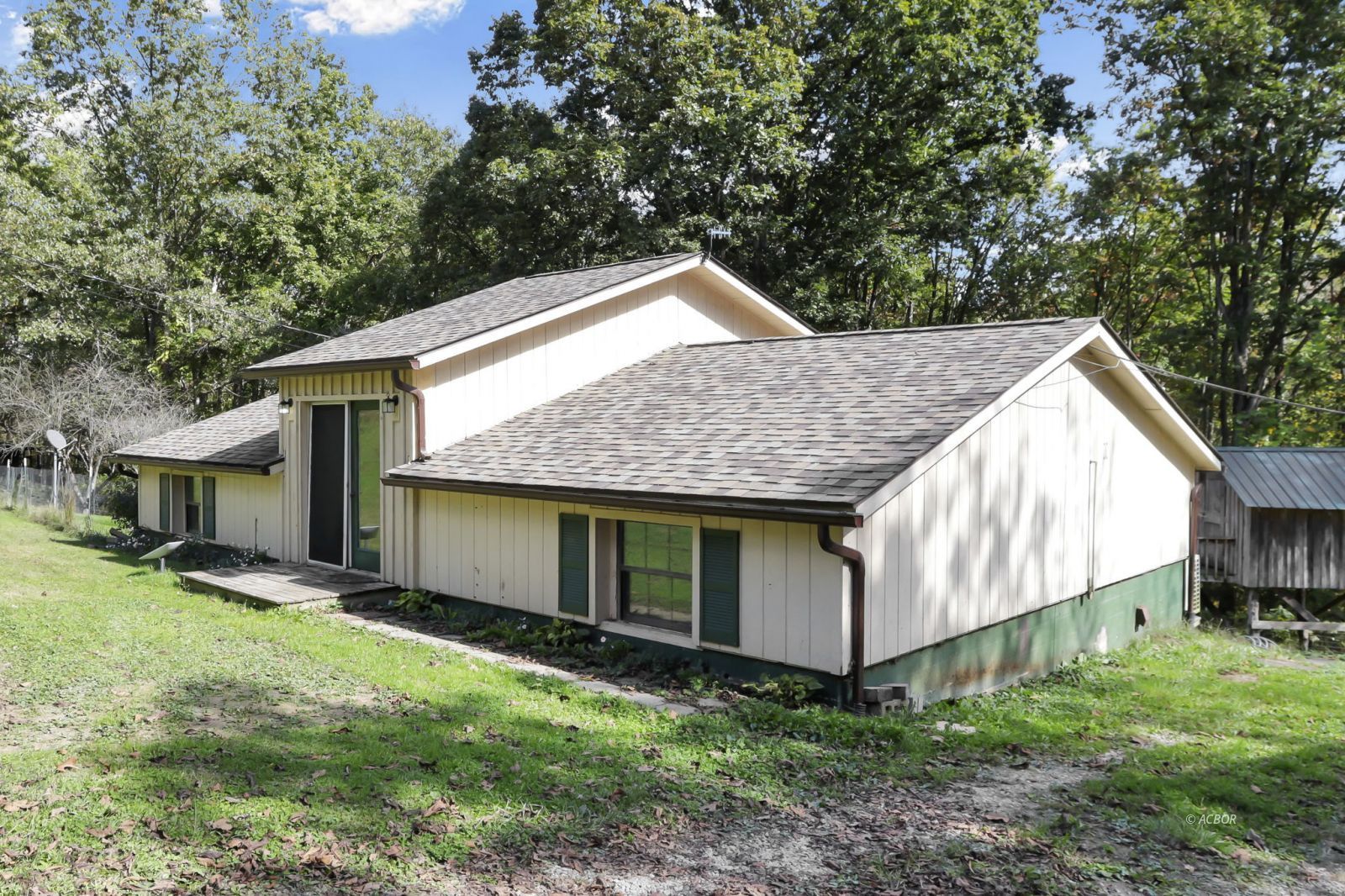 852 Wallace Rd