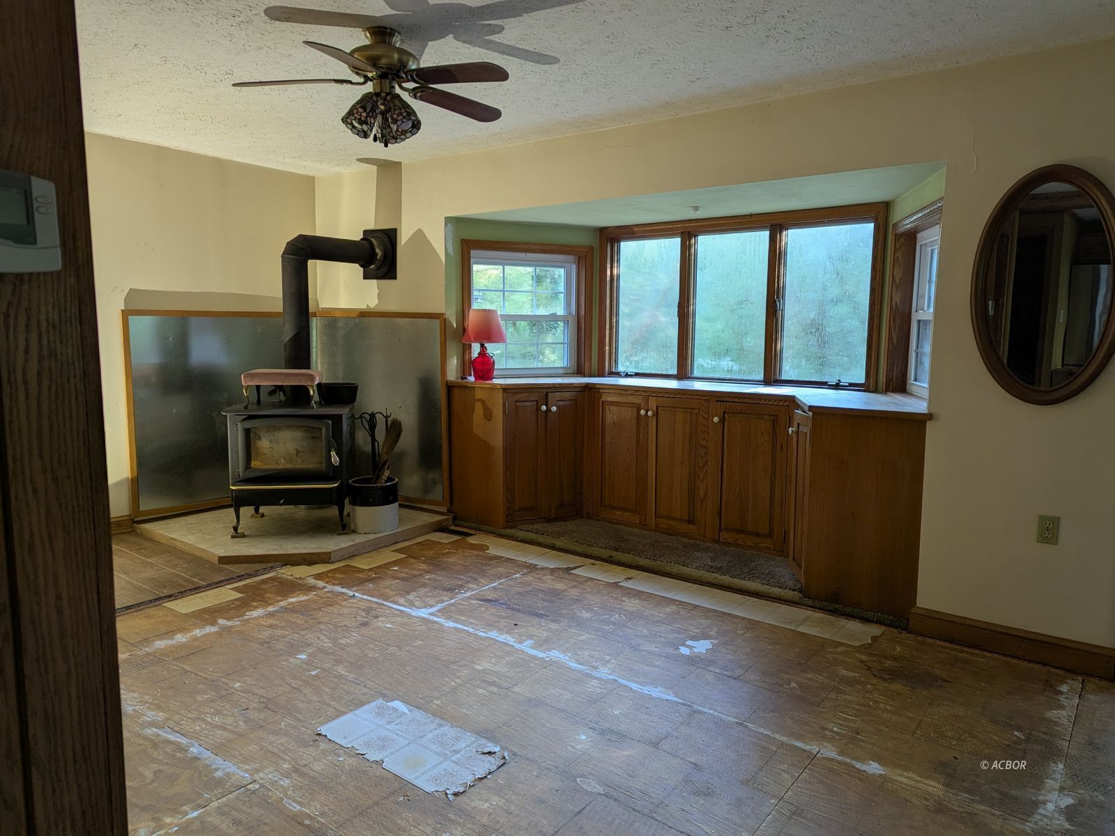 15717 Willow Creek Rd Property Photo 4