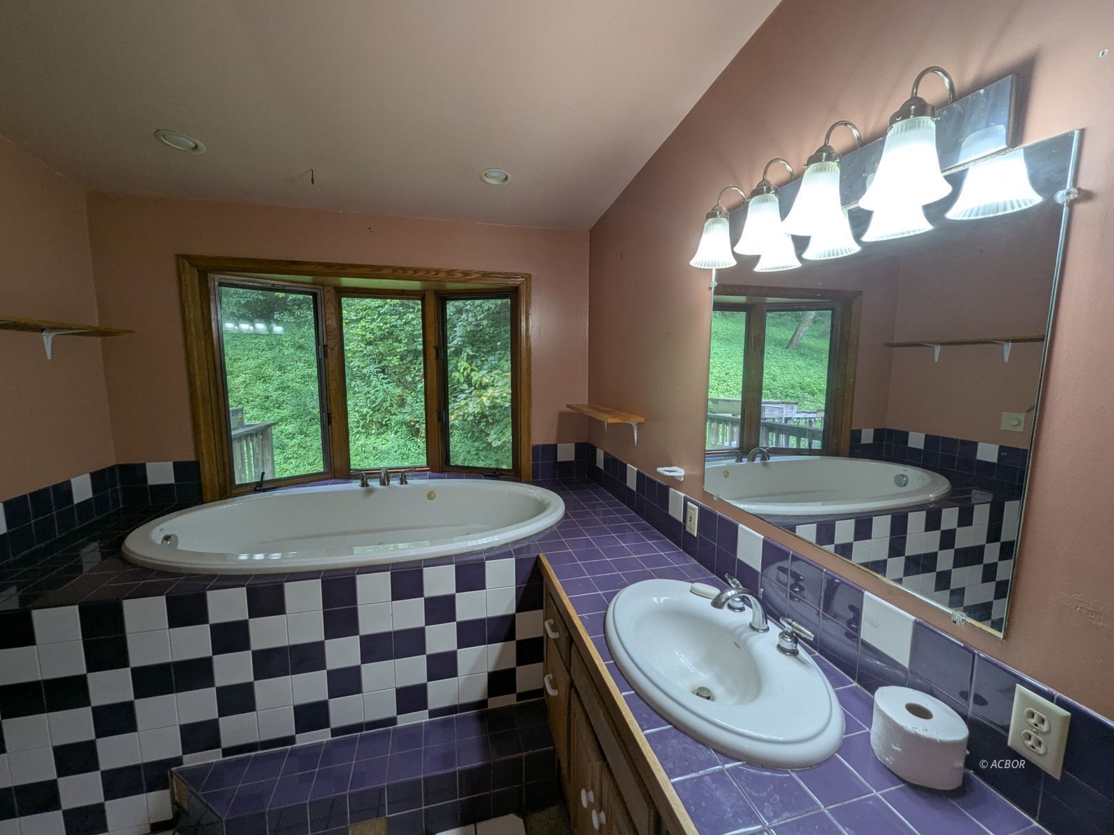 15717 Willow Creek Rd Property Photo 12