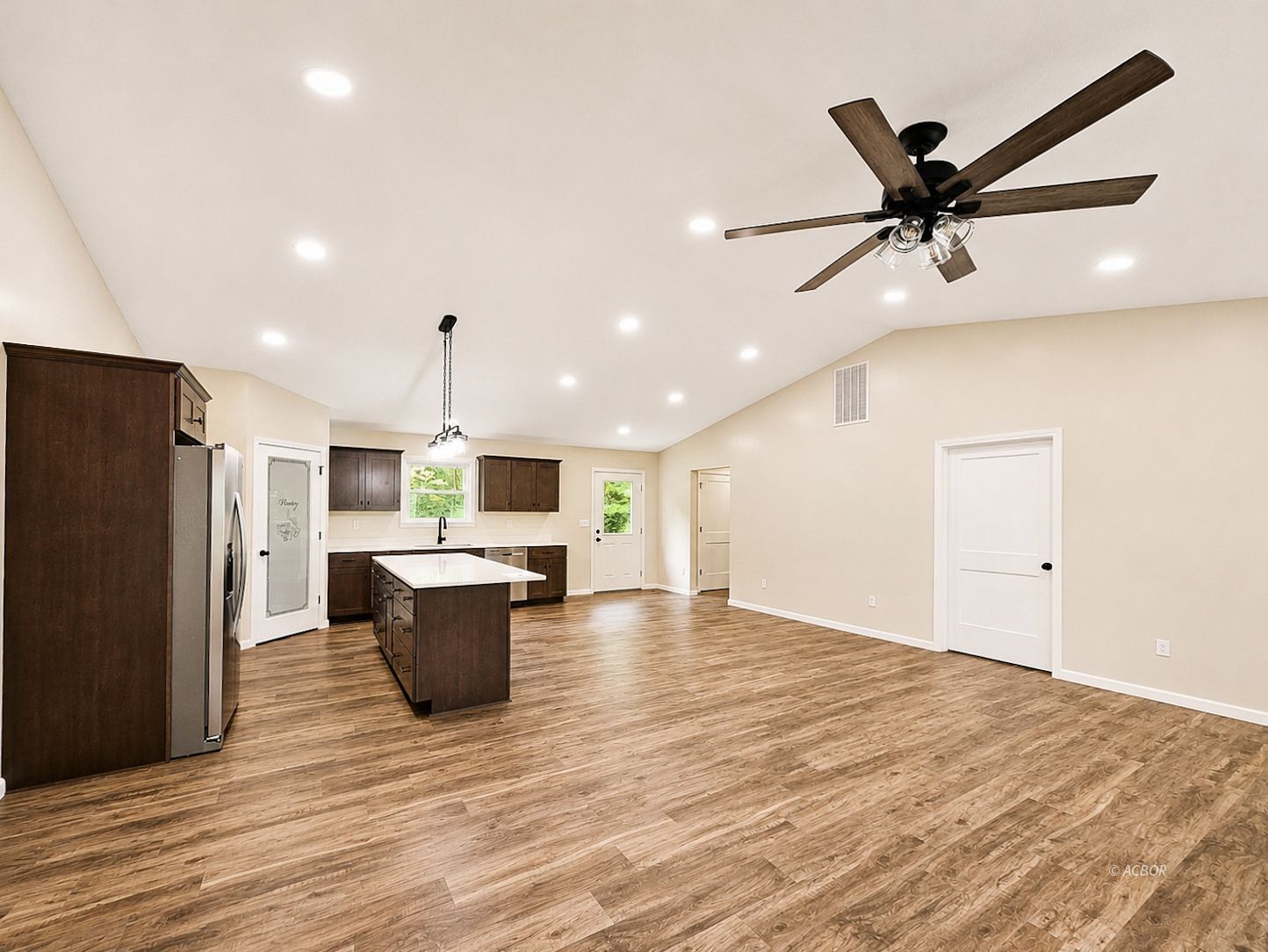 841 Roush Ln Property Photo 4