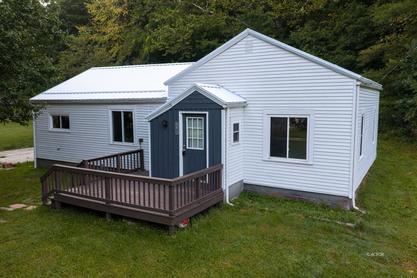 9472 S R 682 Property Photo 1