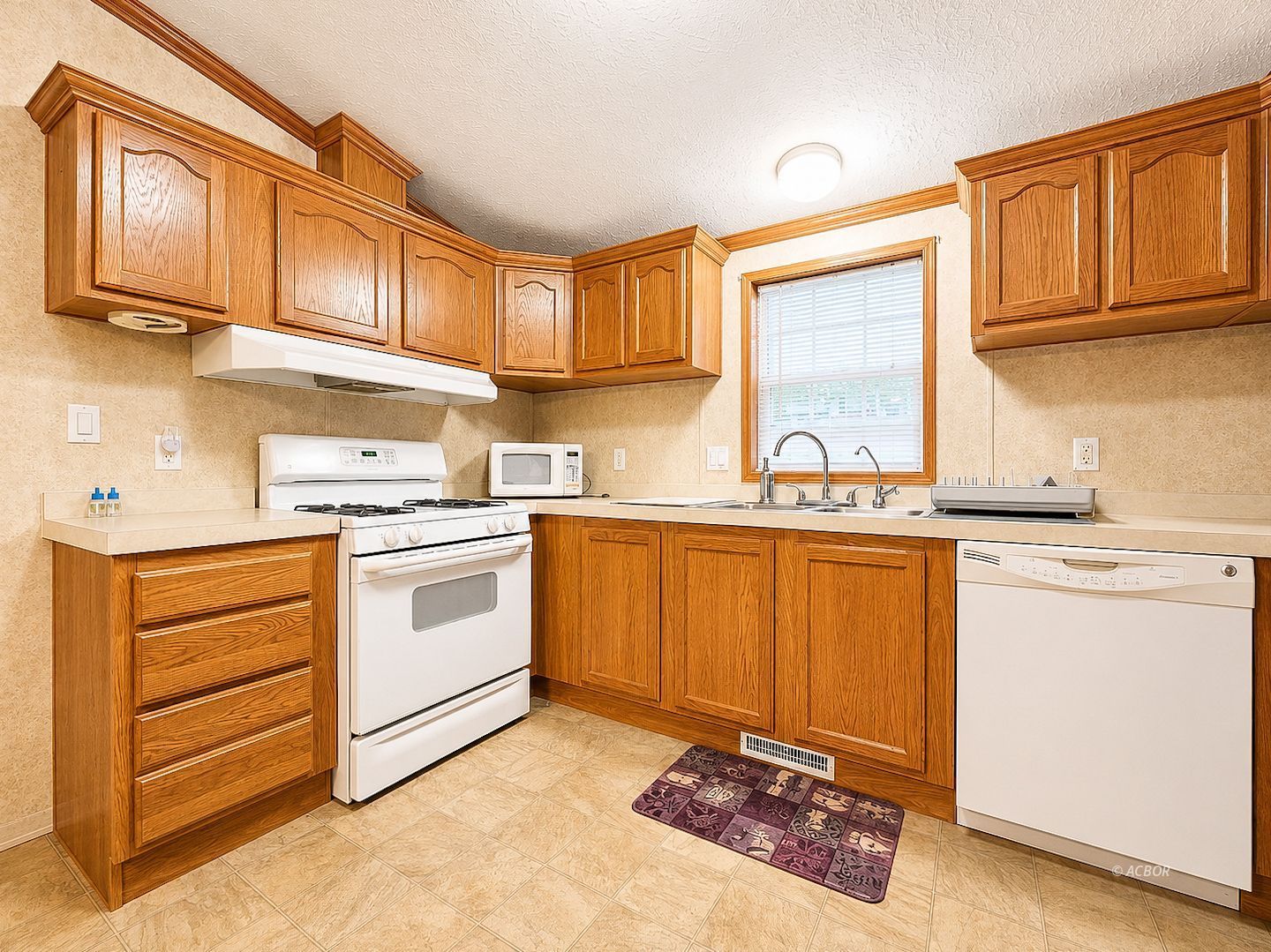 87 York Dr. Property Photo 5