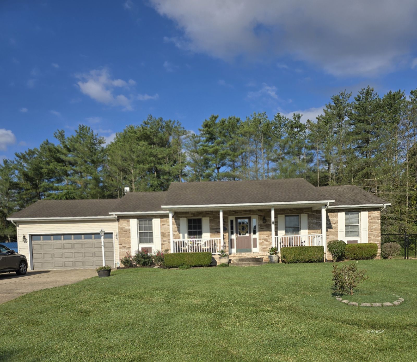 231 Debbie Drive Property Photo 1