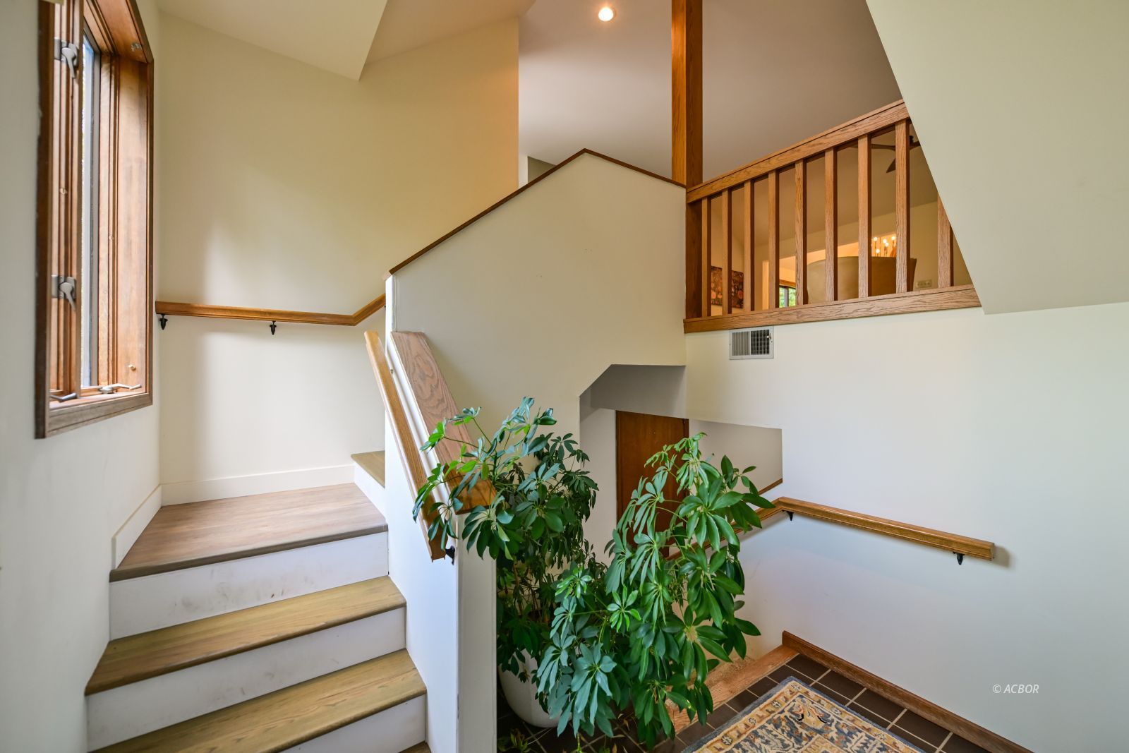 16 Mcguffey Ln Property Photo 3