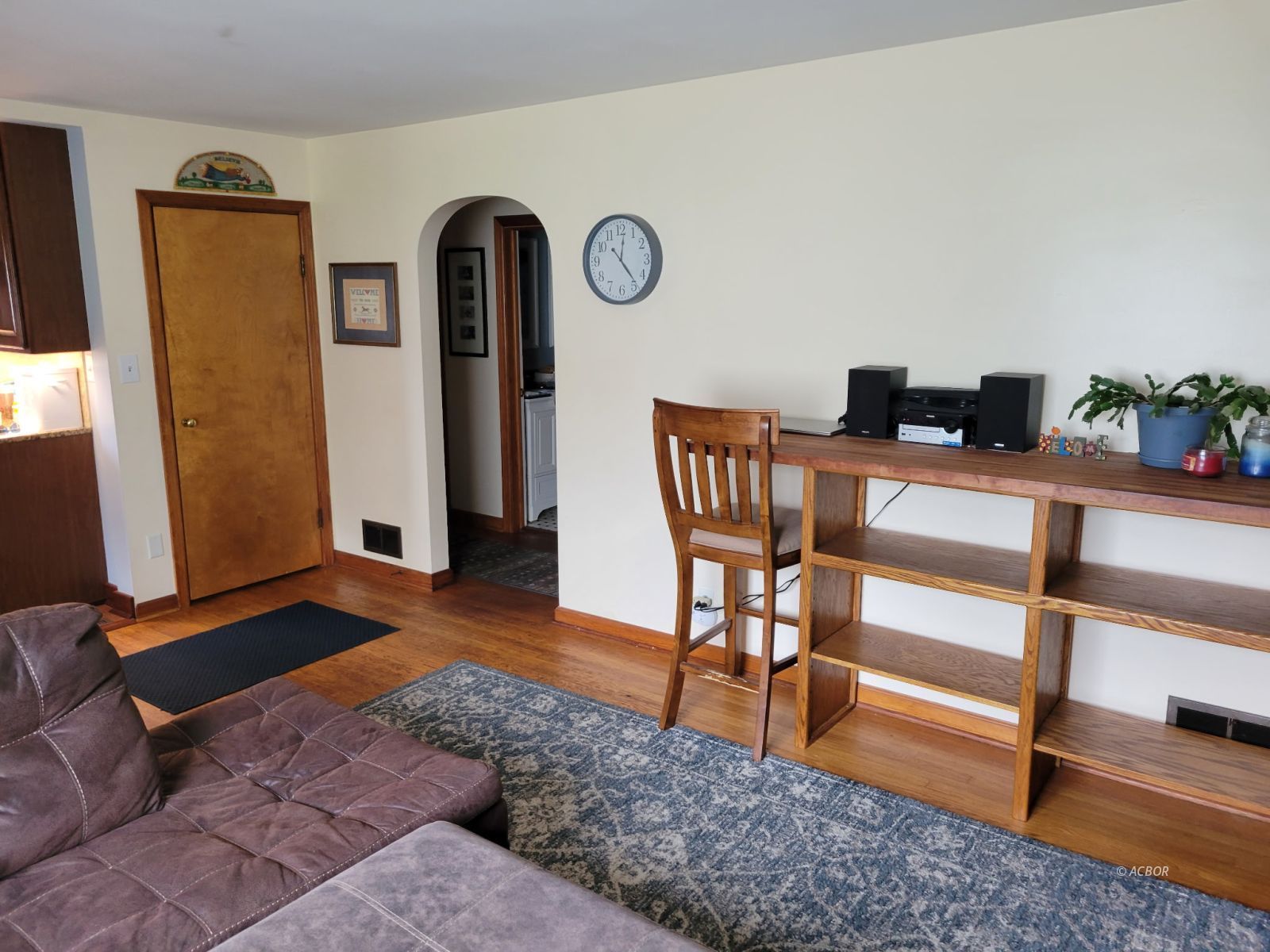 840 Baird St Property Photo 12