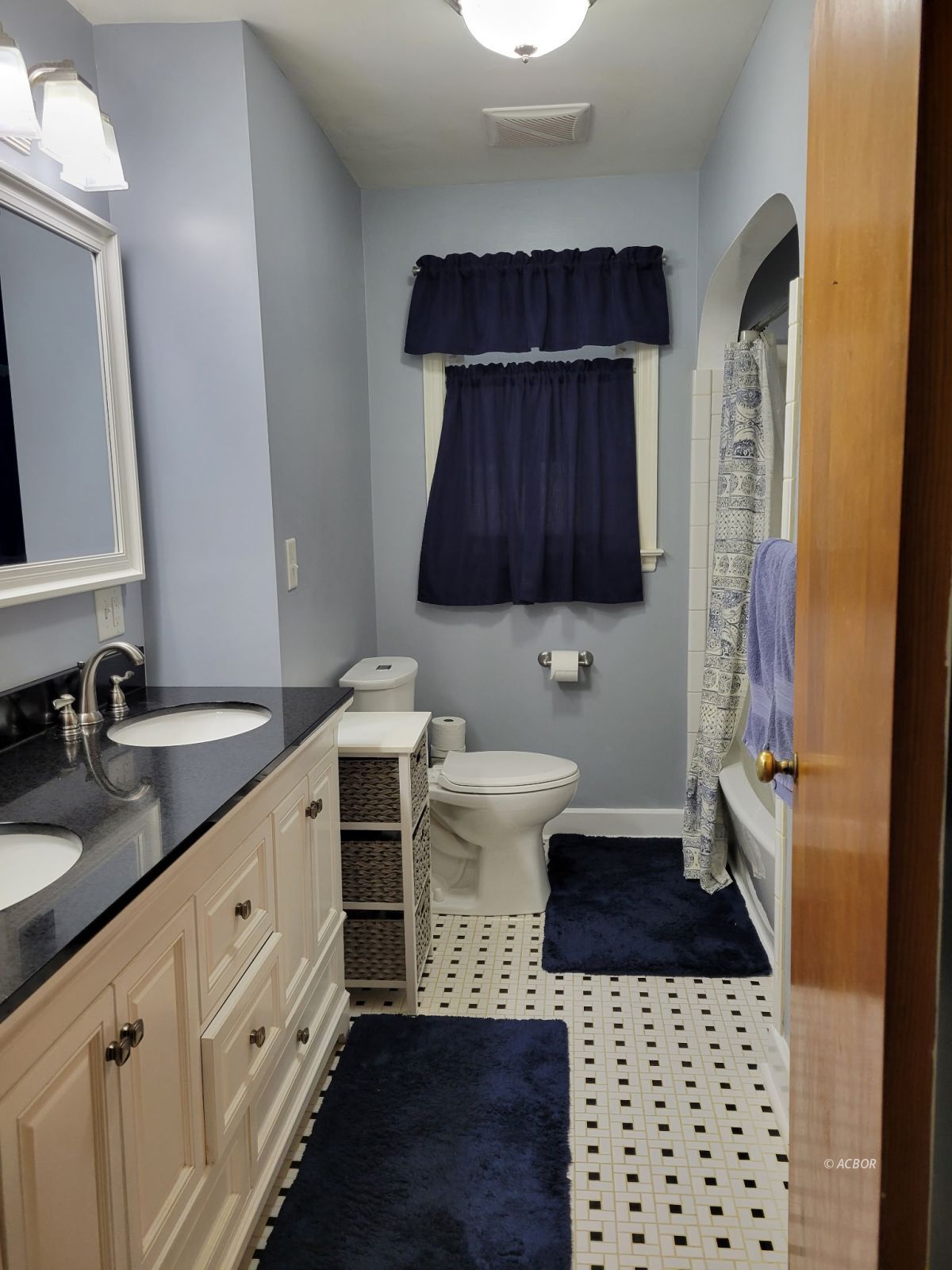 840 Baird St Property Photo 23