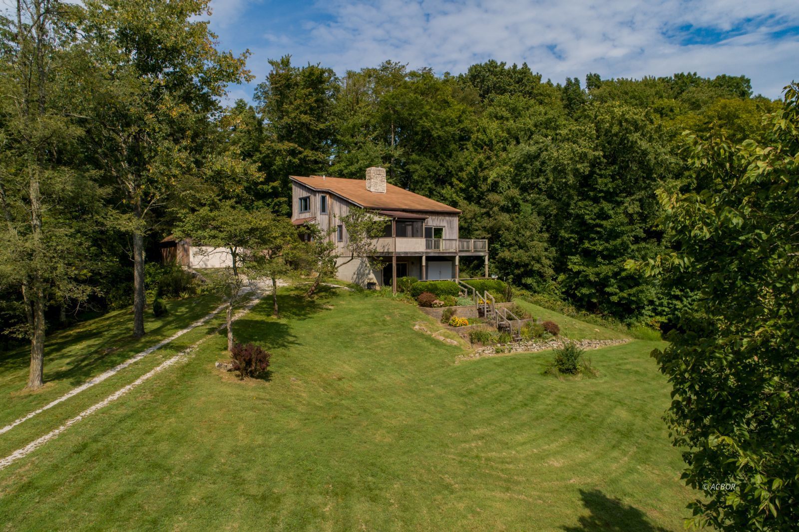 11777 Peach Ridge Rd Property Photo 1