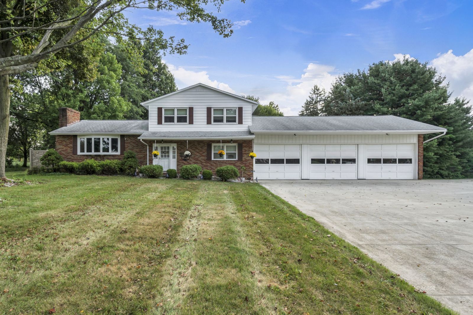9037 Skypark Dr Property Photo 2