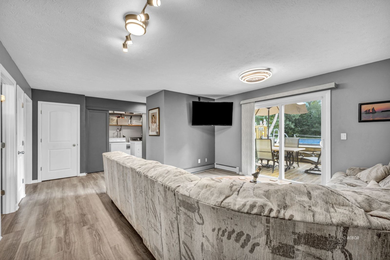 9037 Skypark Dr Property Photo 11