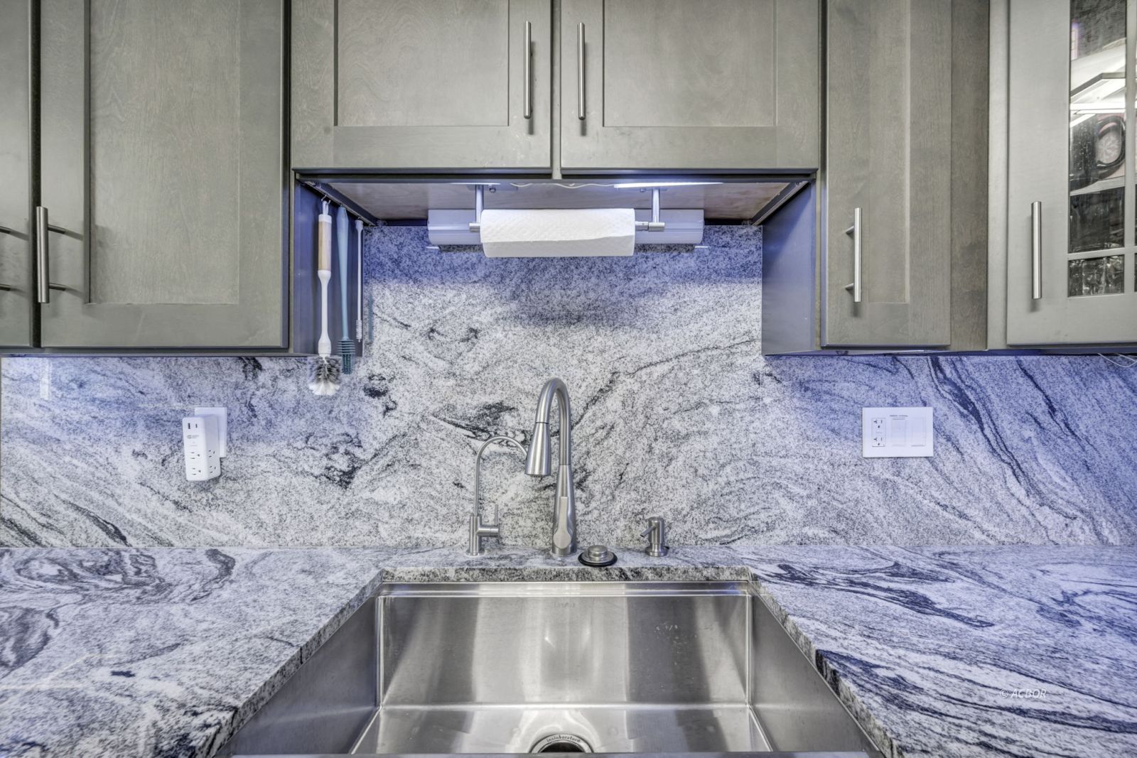 9037 Skypark Dr Property Photo 17