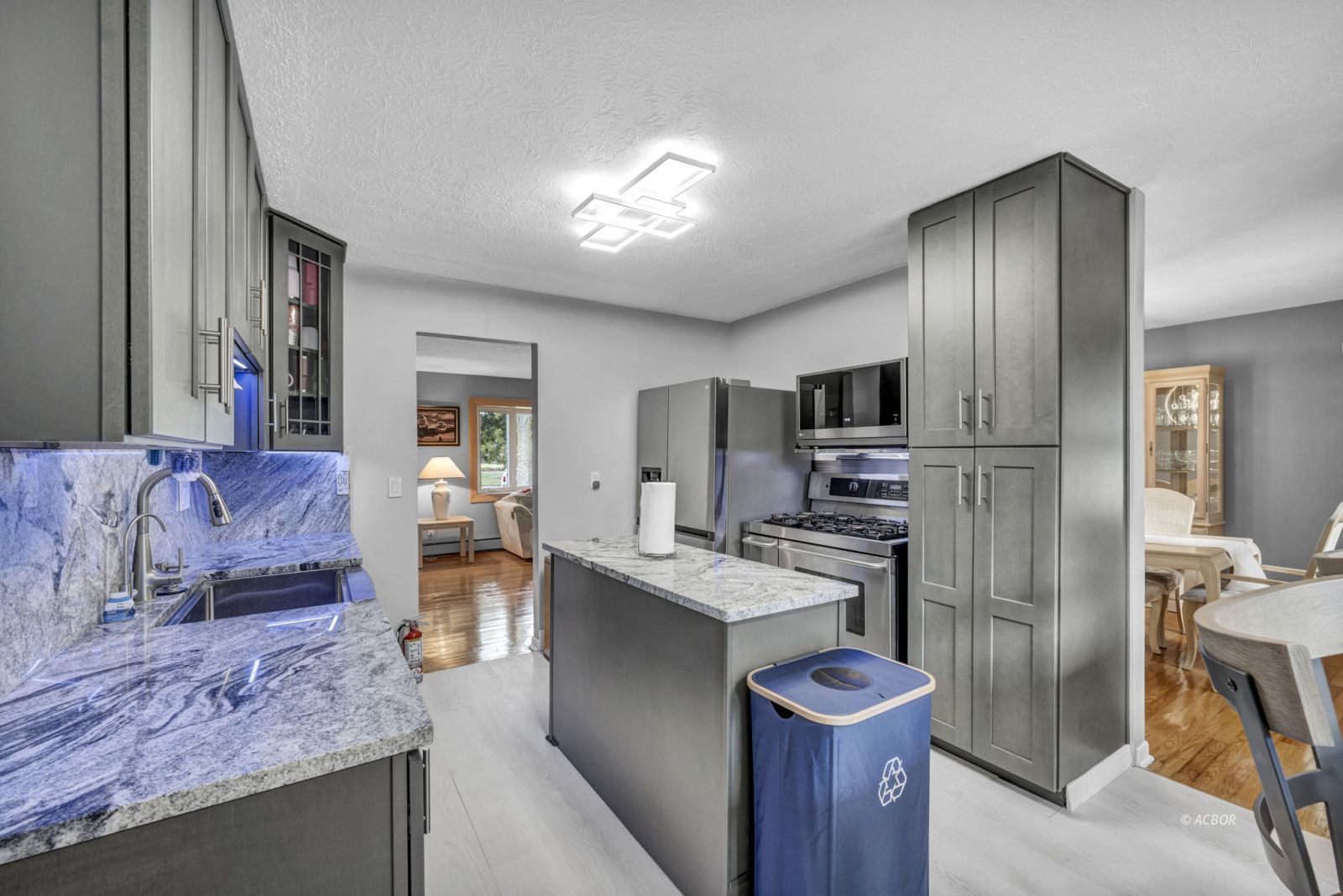 9037 Skypark Dr Property Photo 19