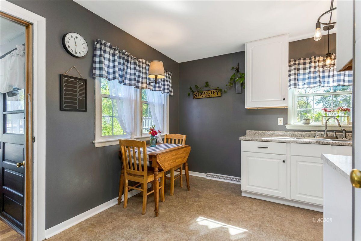 27265 Miller Rd Property Photo 5