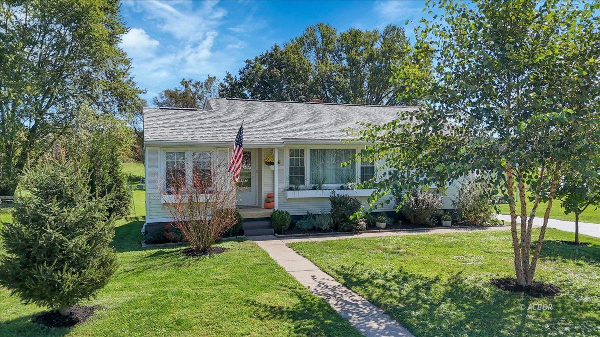 27265 Miller Rd Property Photo 10