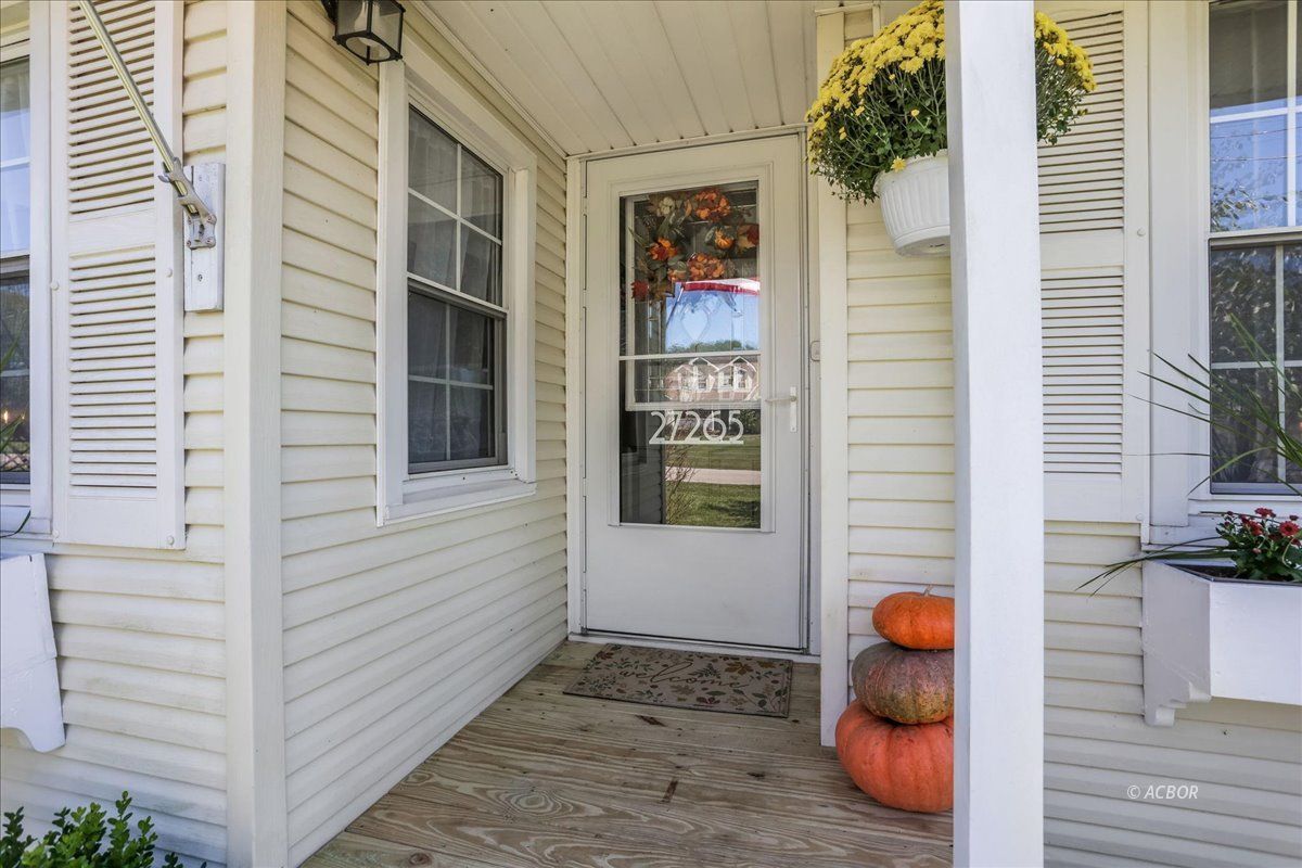 27265 Miller Rd Property Photo 14