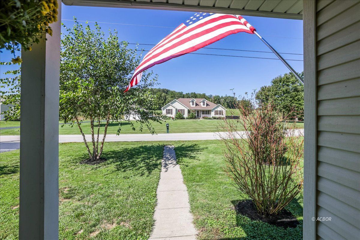 27265 Miller Rd Property Photo 15