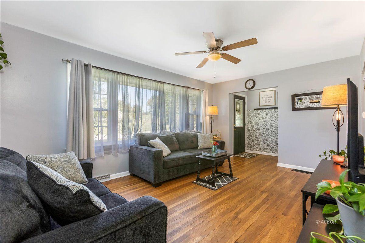 27265 Miller Rd Property Photo 17