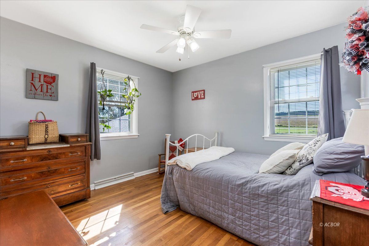 27265 Miller Rd Property Photo 29