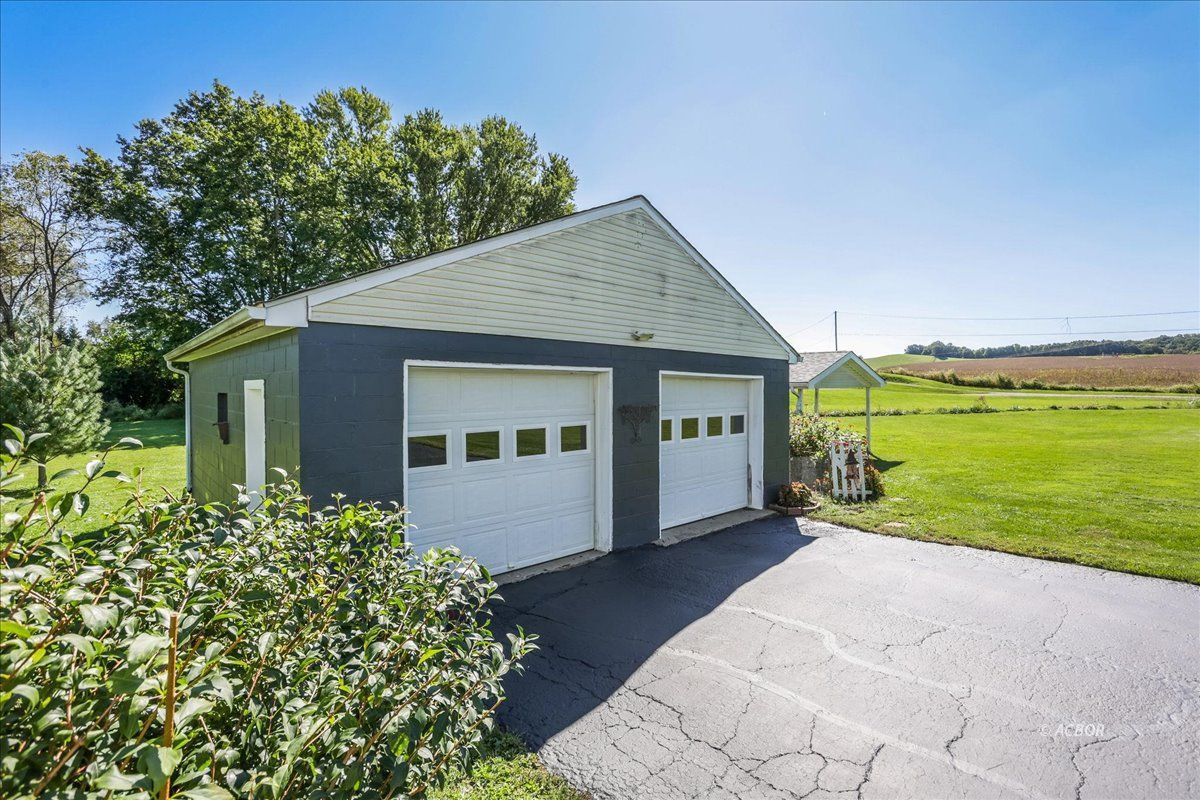 27265 Miller Rd Property Photo 47