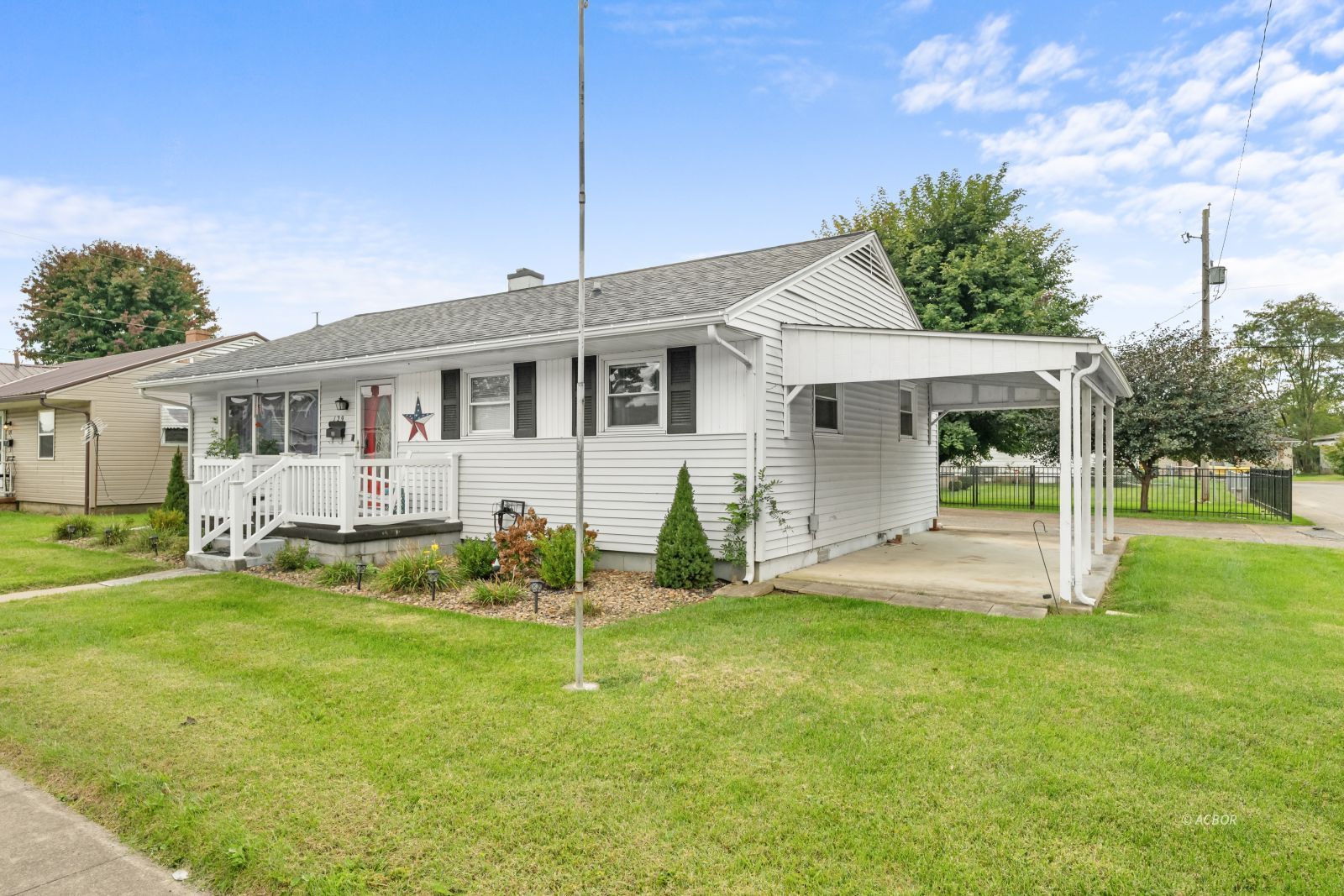 129 Bastiani Dr Property Photo 3