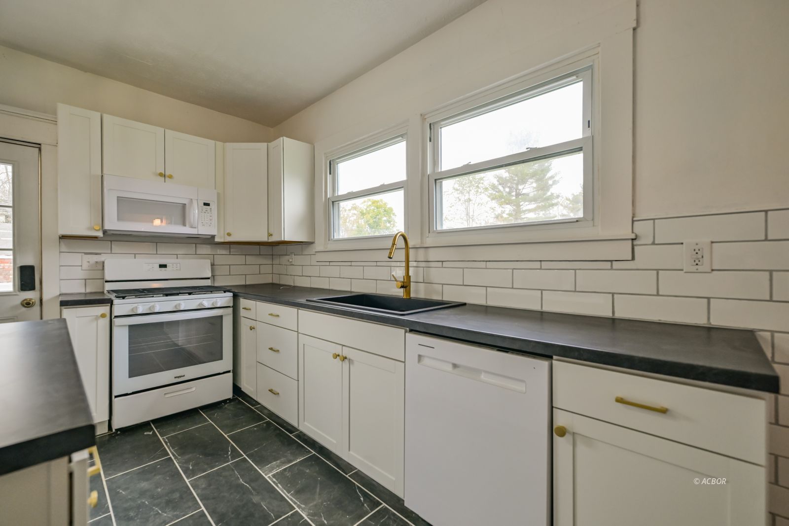 12 Ellis Ave Property Photo 21