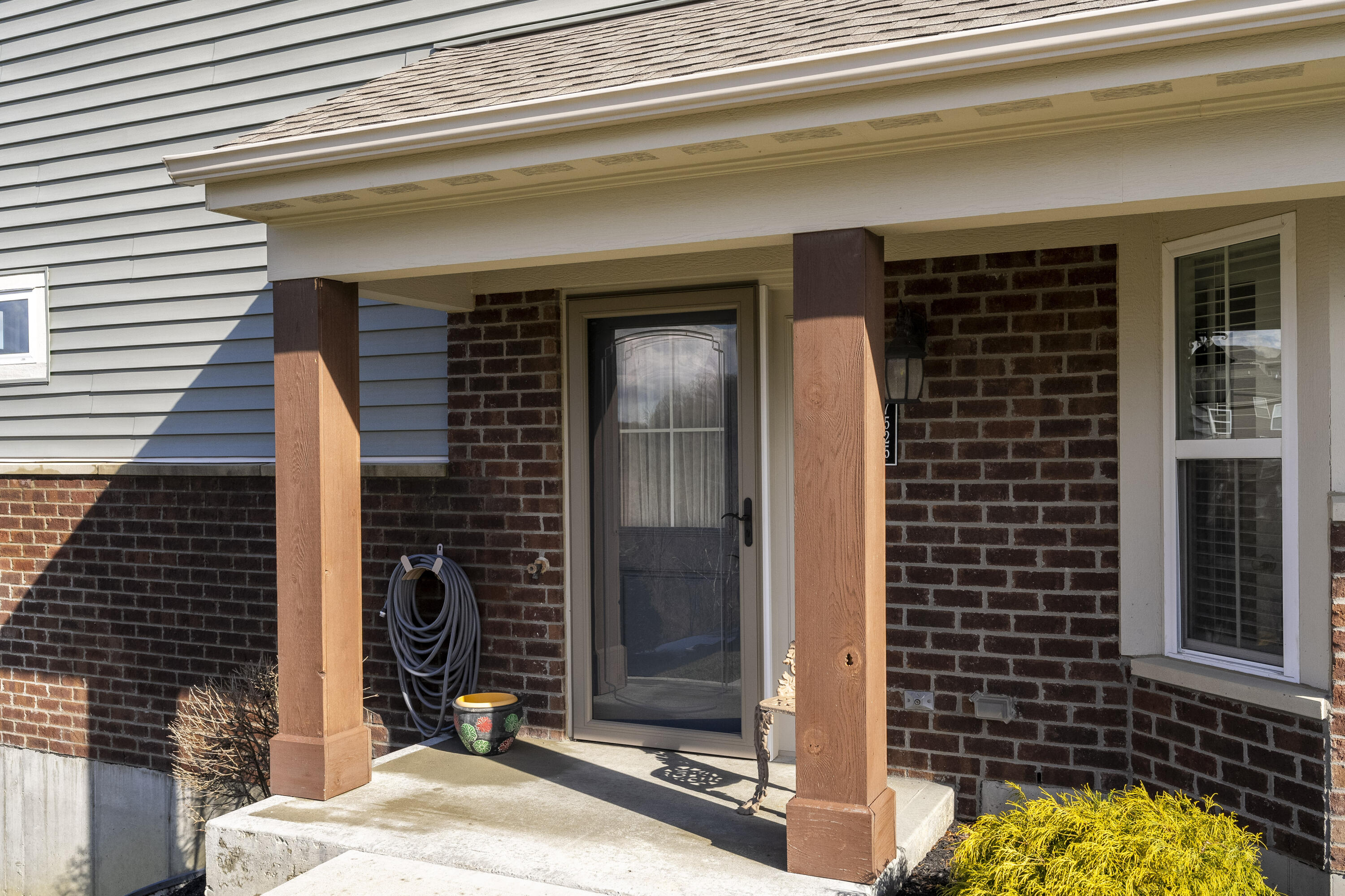 7525 Devonshire Drive Property Photo 2