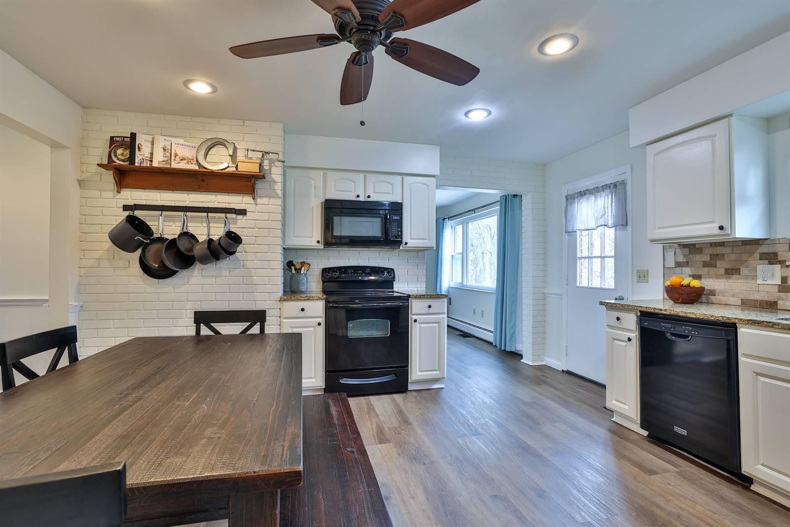 3685 Mockingbird Lane Picture