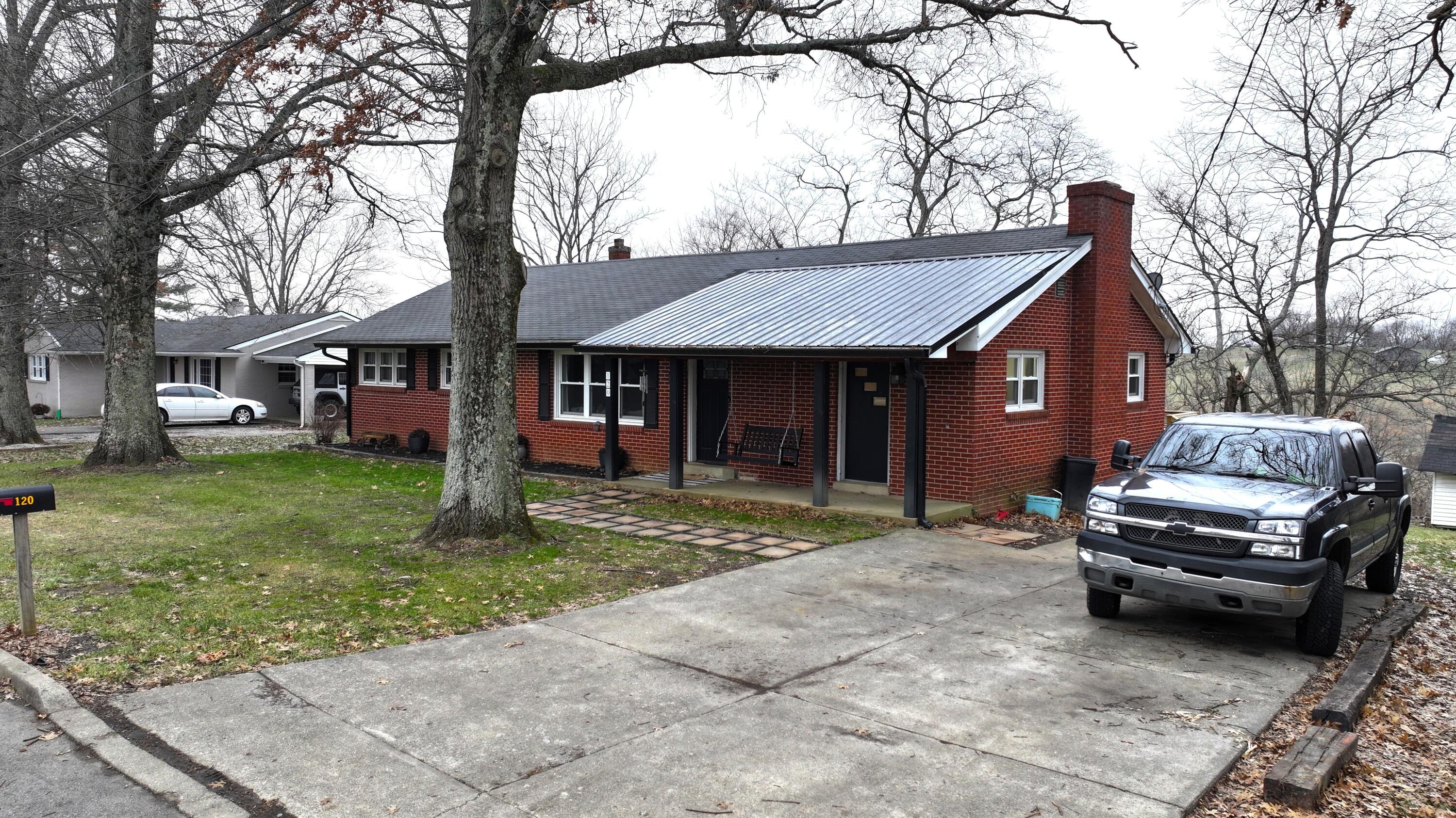 120 Kelly Court Property Photo
