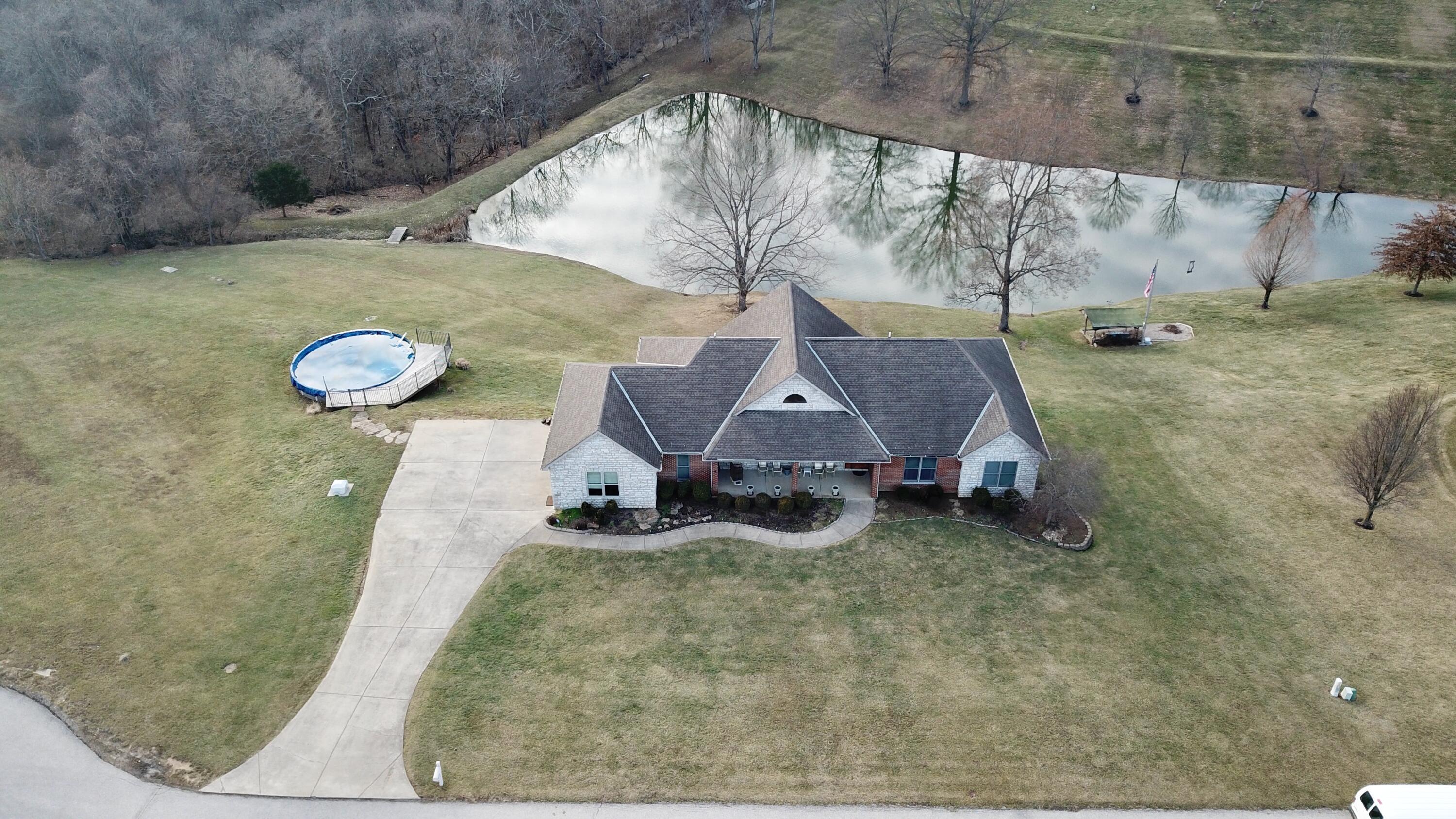 8664 Roth Farm Lane Property Photo 2