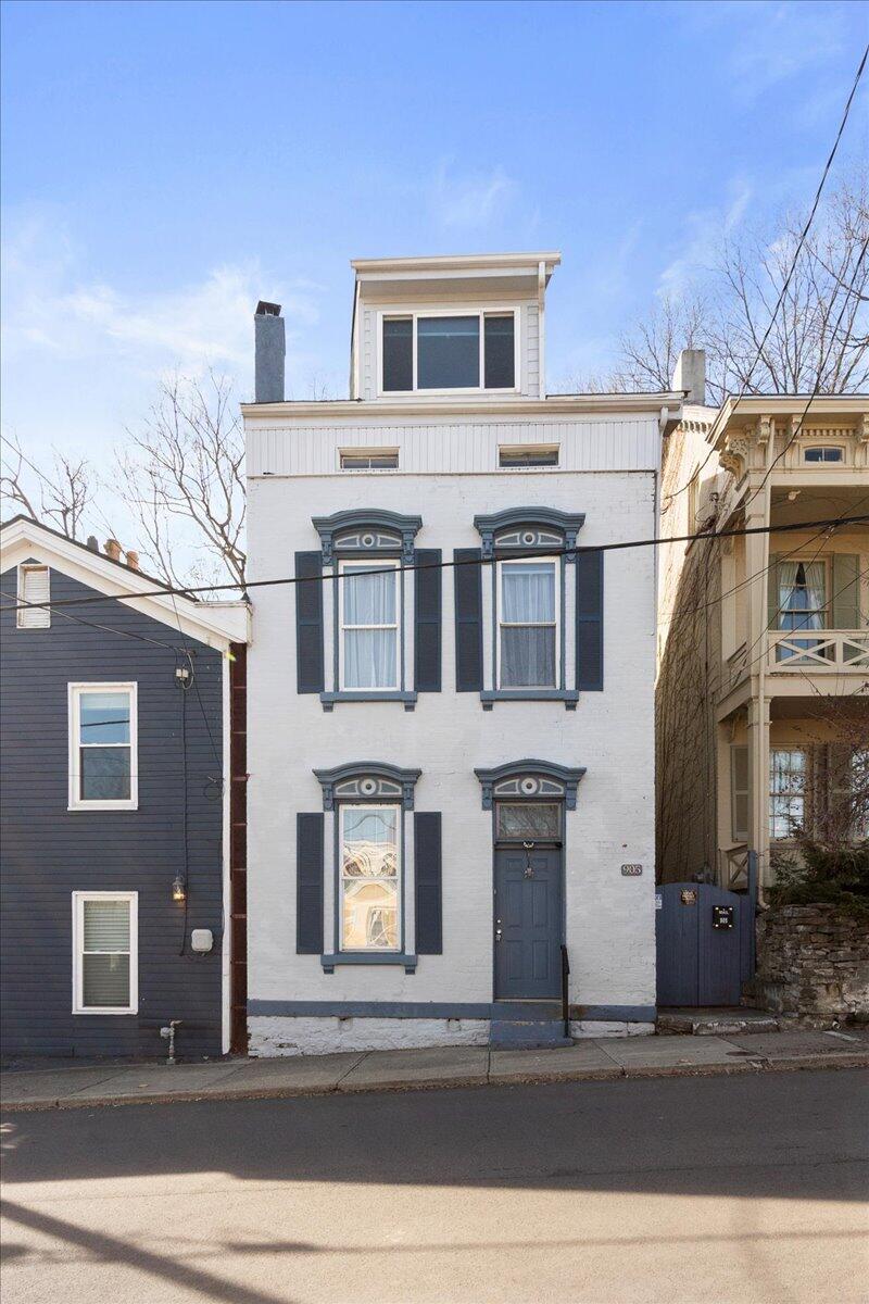 905 Western Avenue Property Photo 1