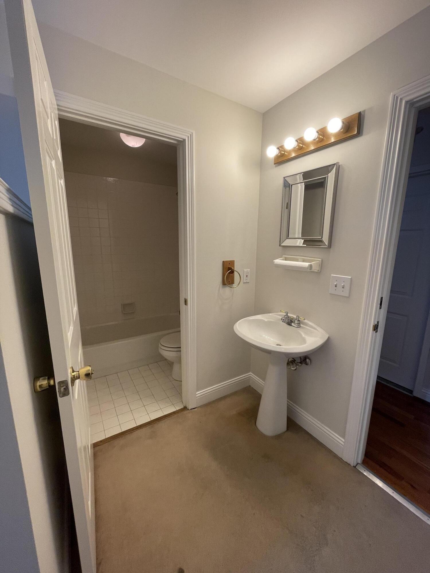 467 Erlanger Road, 1-5; 7-14 Property Photo 25