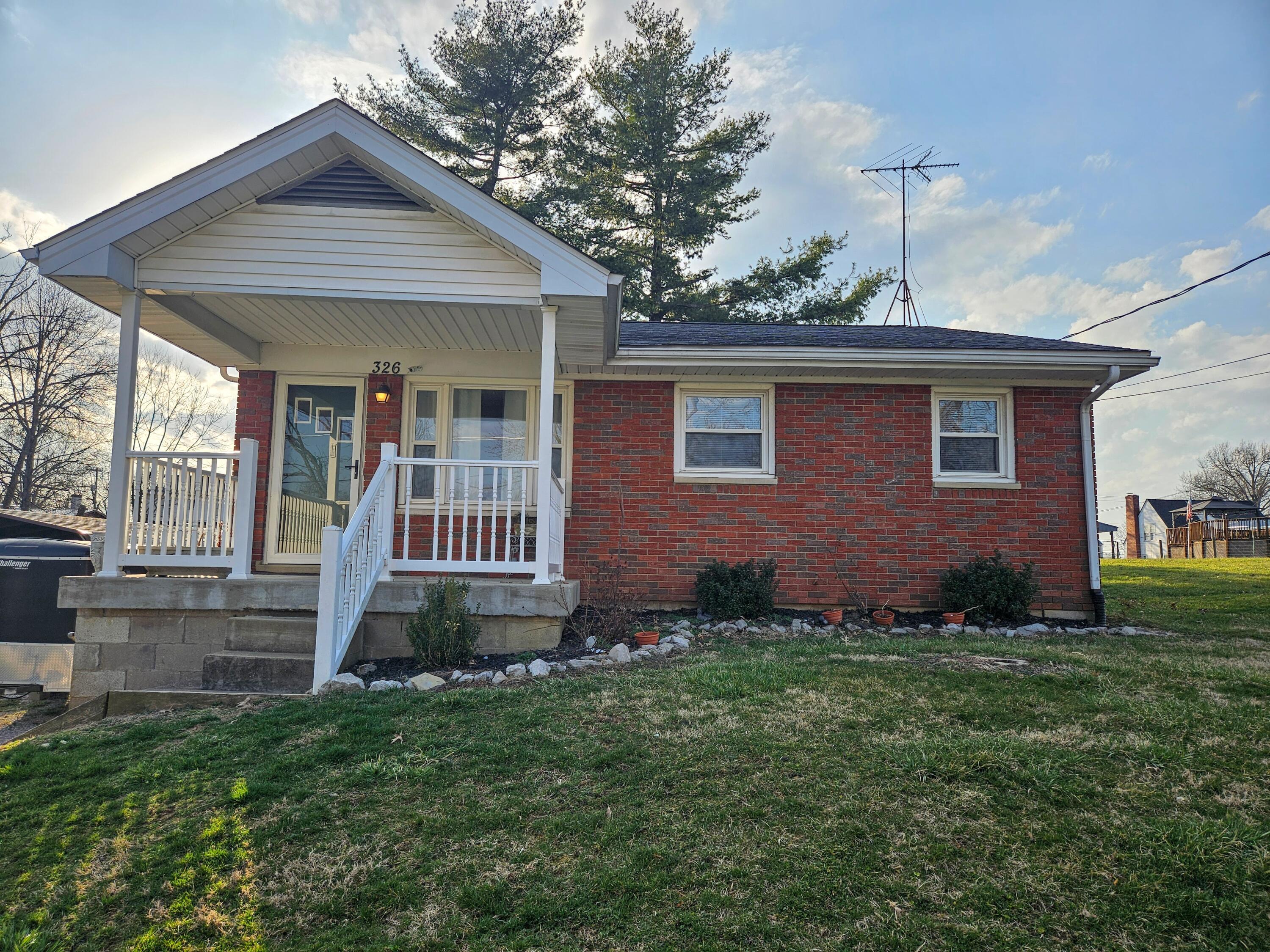 326 Gayle Ave Property Photo