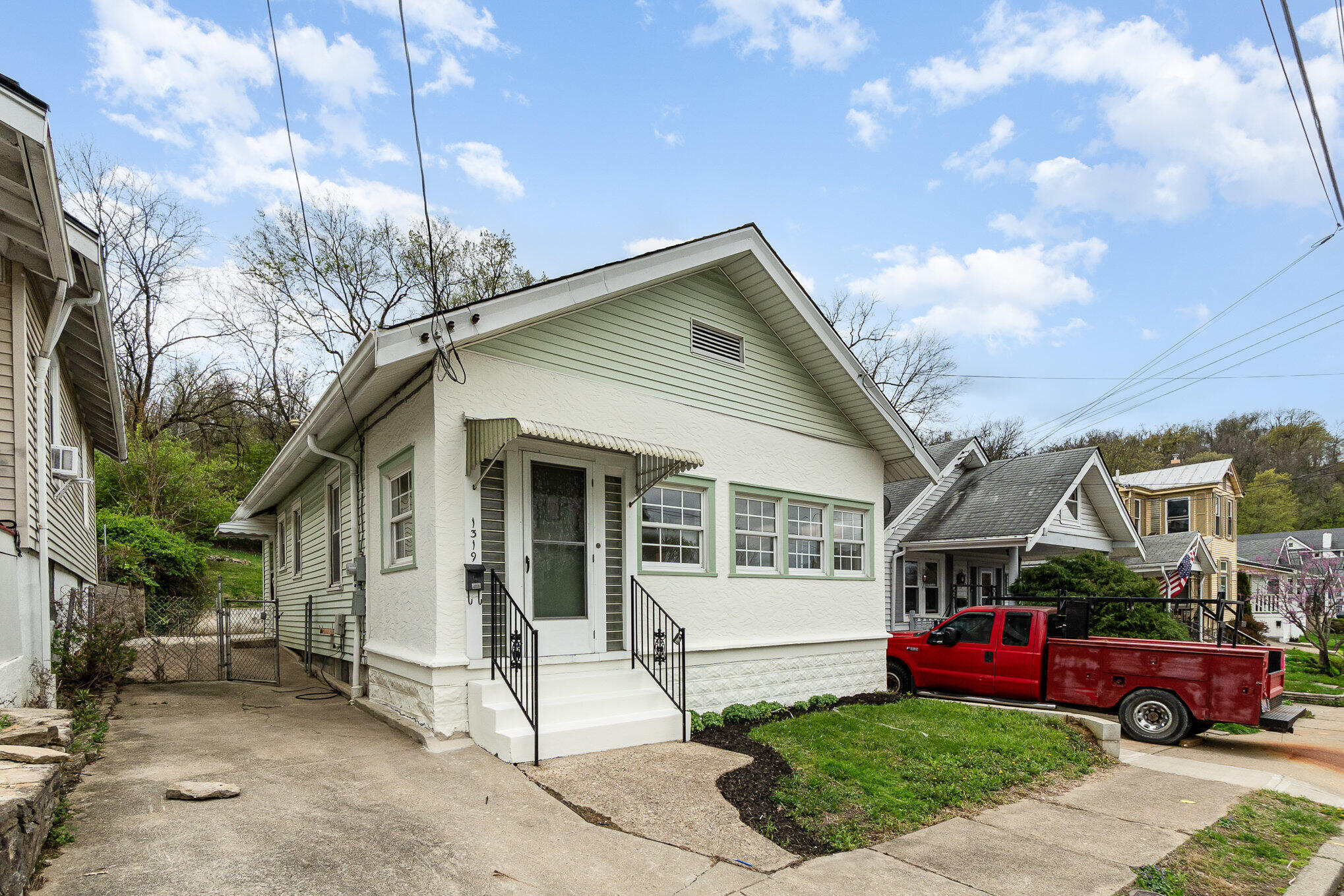 1319 Hazen Street Property Photo 1