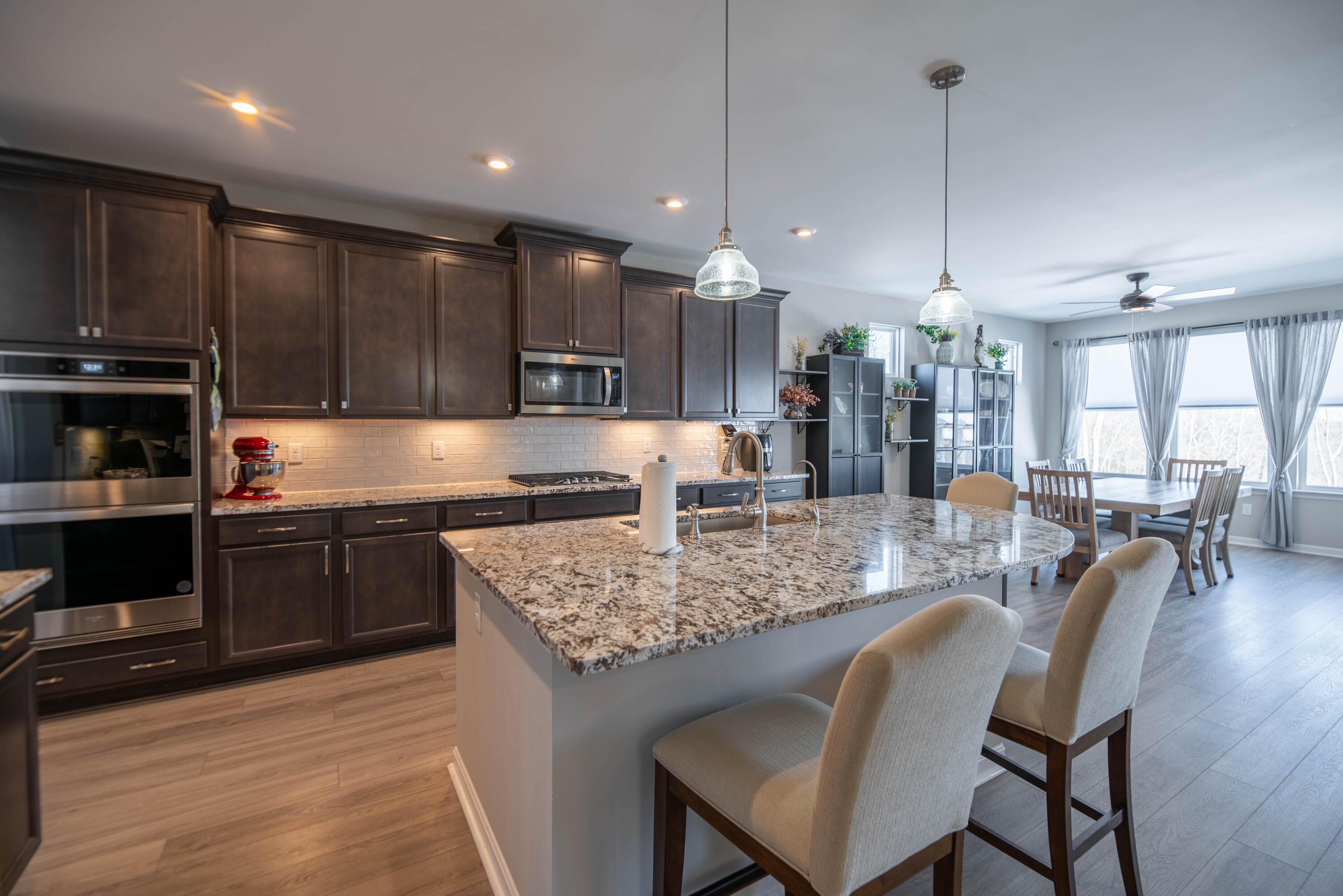 3852 Sherbourne Drive Property Photo 3