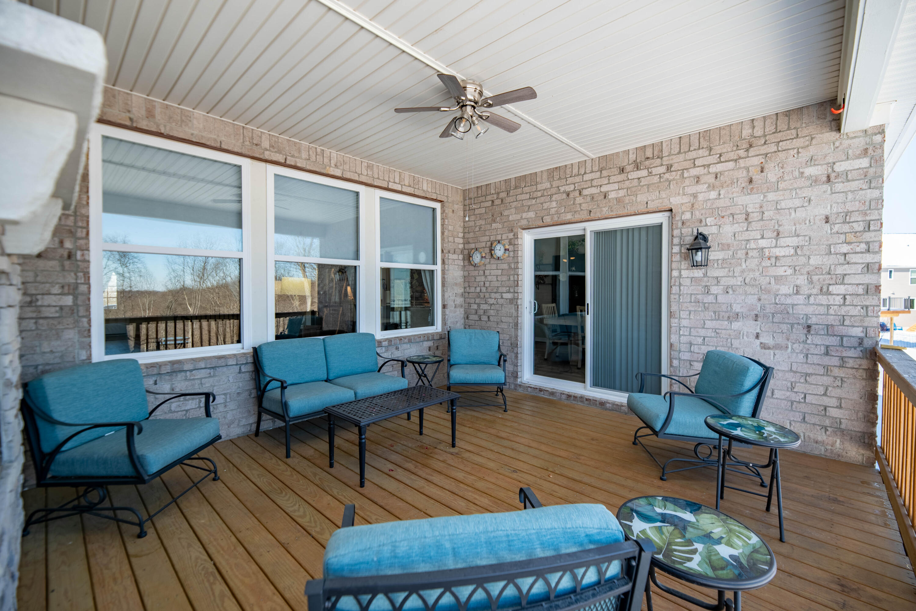 3852 Sherbourne Drive Property Photo 9