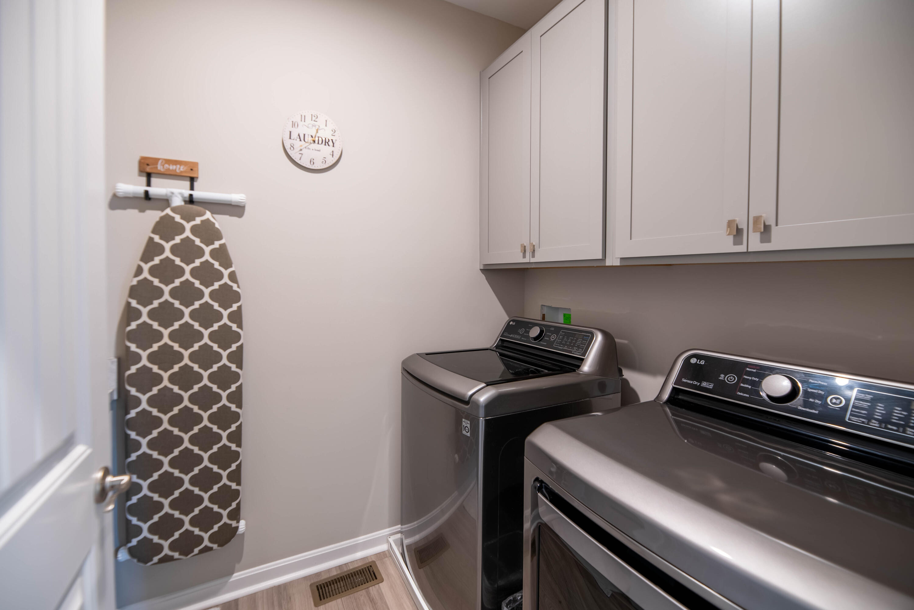3852 Sherbourne Drive Property Photo 25